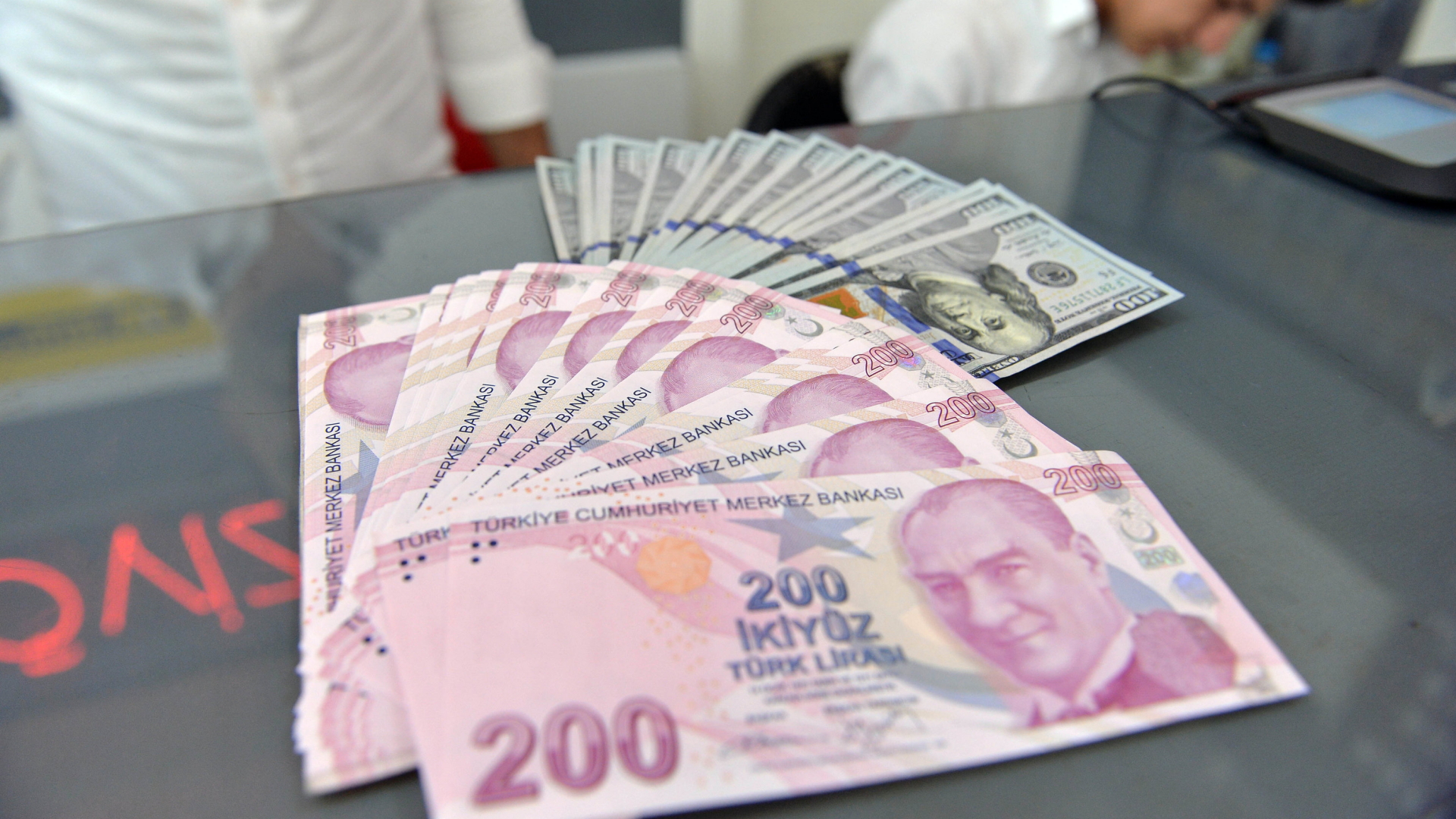 Türkische Notenbank stützt die Lira