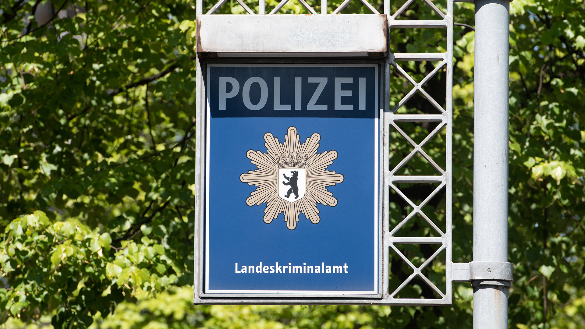 Schild Landeskriminalamt Berlin | picture alliance/dpa