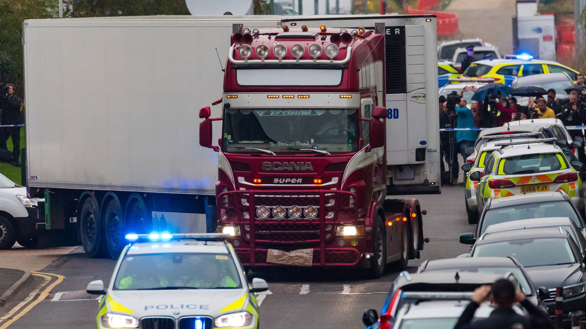Abtransport eines Lkw, in dem 39 Leichen gefunden worden waren | VICKIE FLORES/EPA-EFE/REX