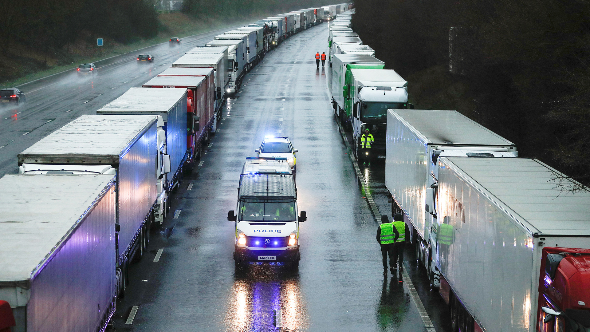 Photo of Nach Reisebeschränkungen: Kein Ende des LKW-Staus in Sicht