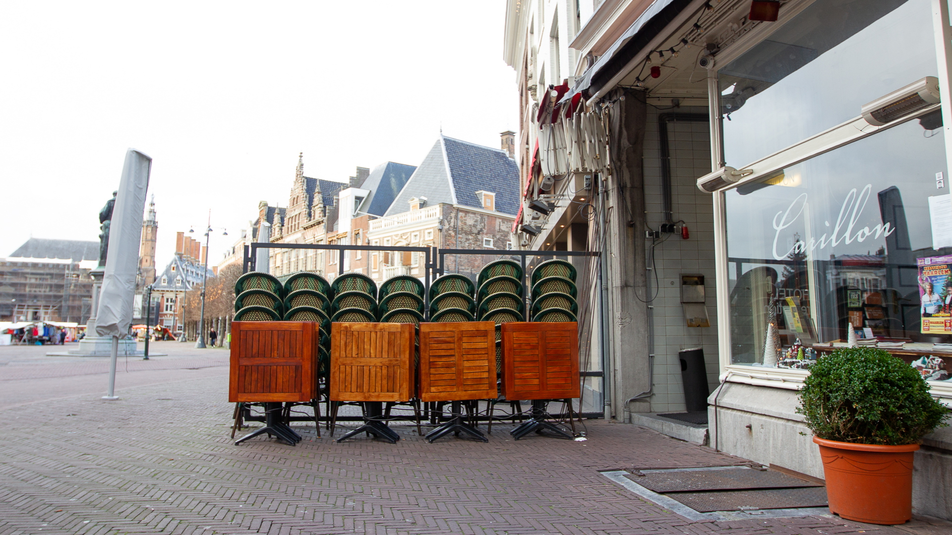 Verlassene Einkaufsstraße in den Niederlanden (Archivbild) | dpa