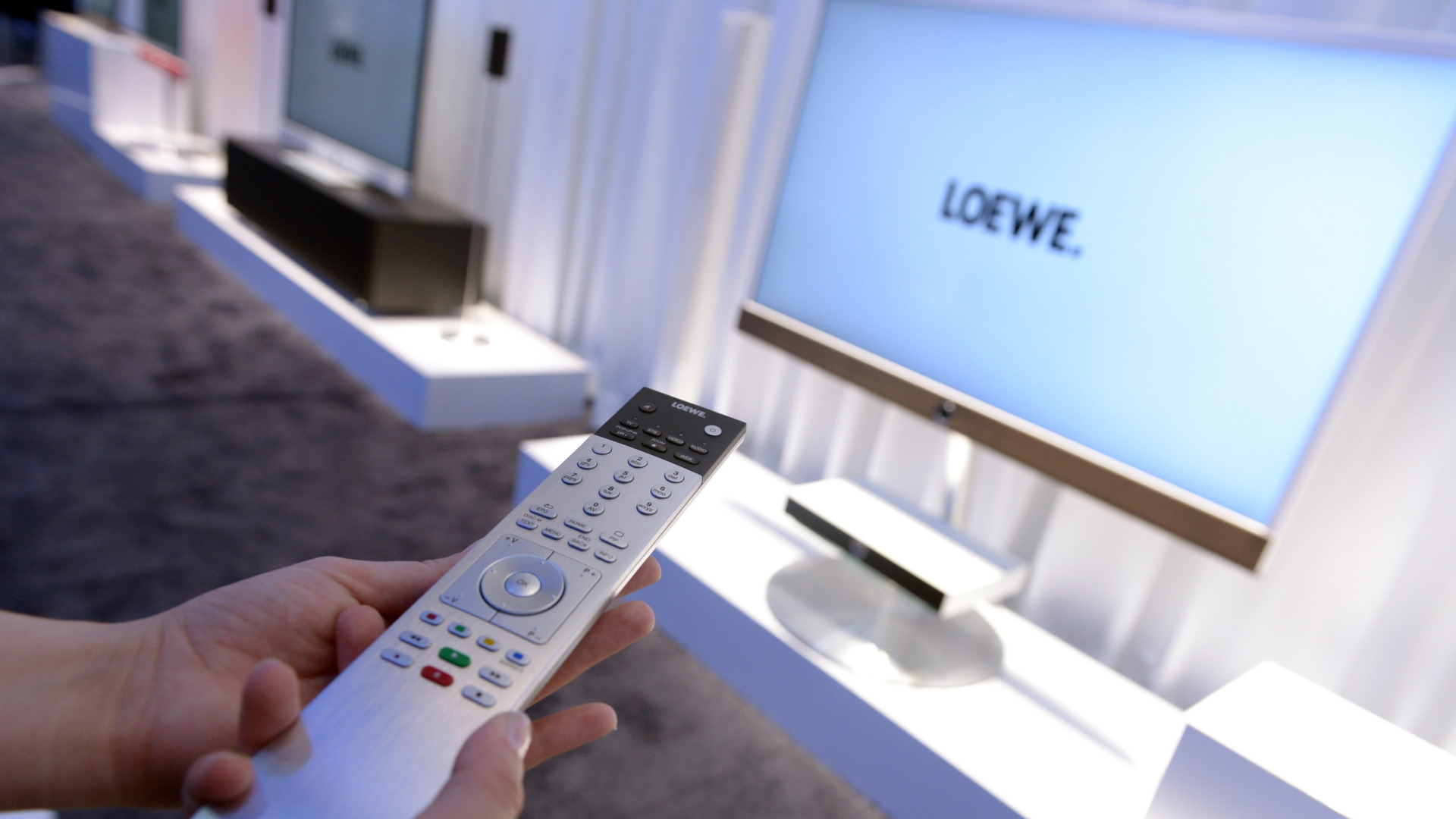 Ein Fernseher der Marke Loewe