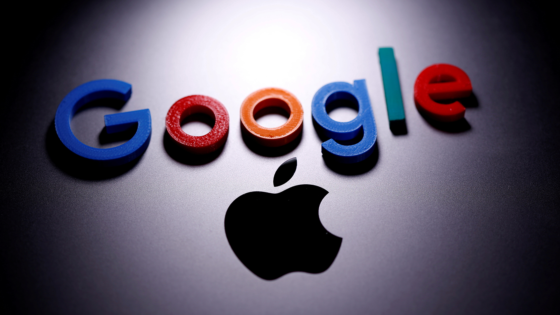 Logos von Google und Apple | REUTERS