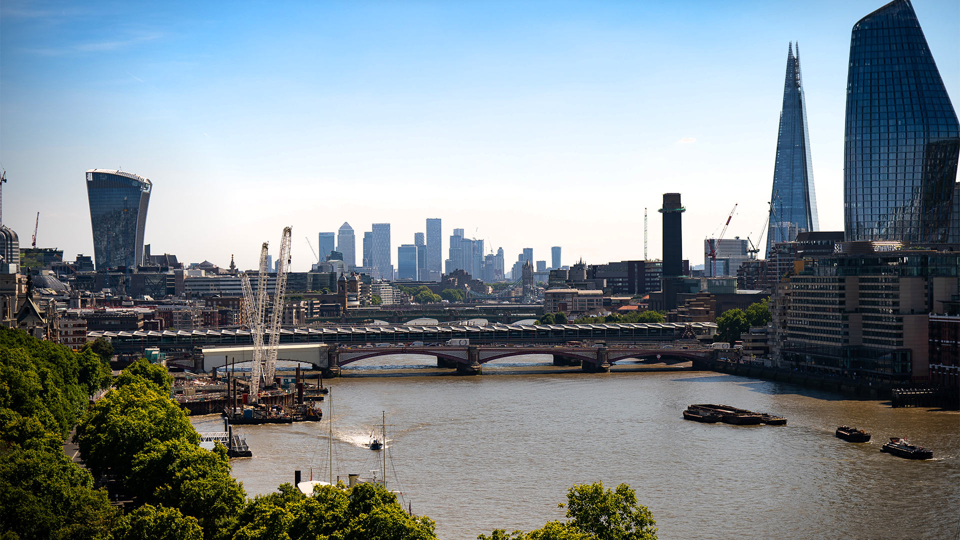 London, Skyline des Finanzzentrums Canary Wharf | picture alliance / empics