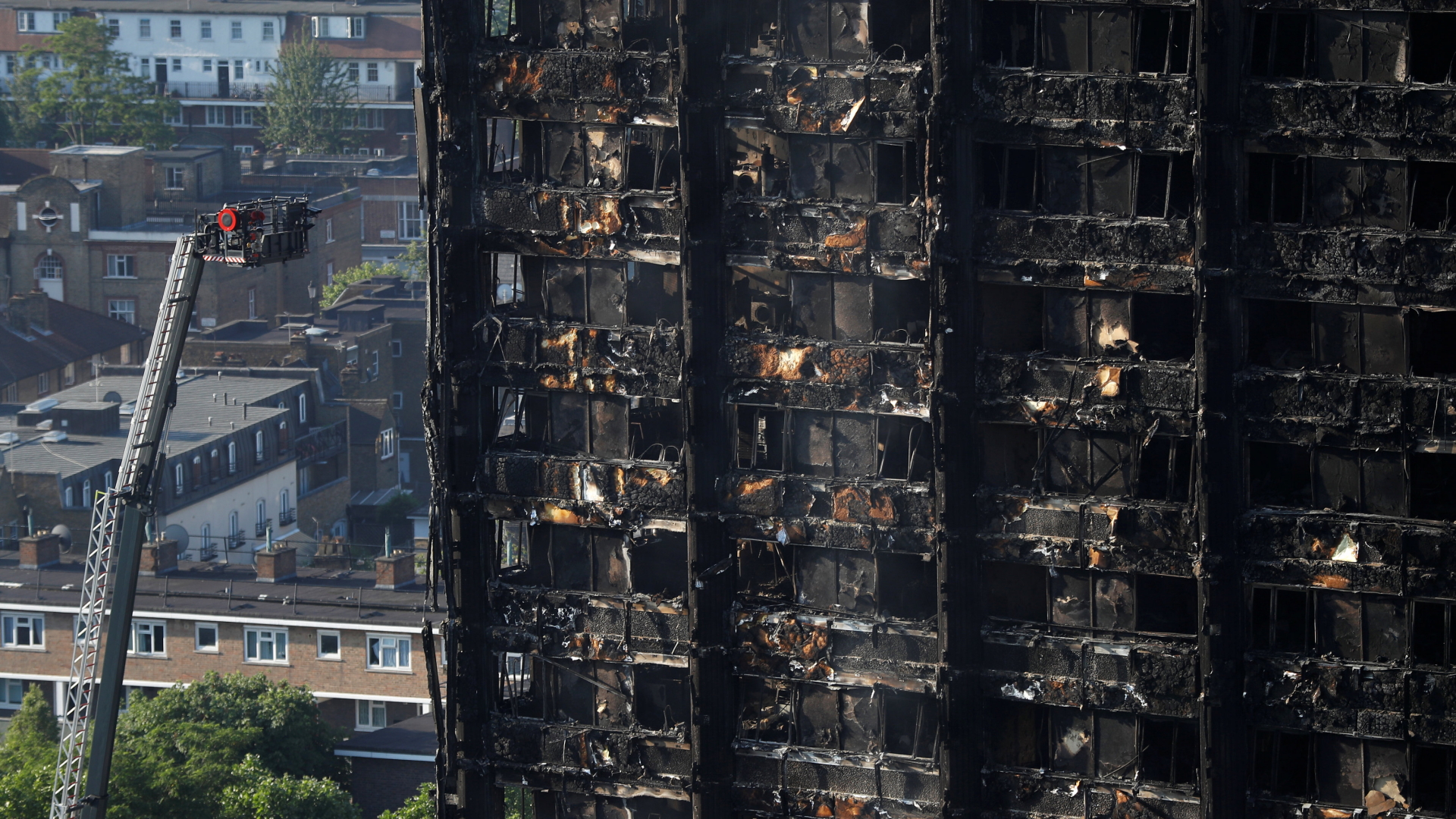 Der von einem Brand zerstörte Grenfell Tower. | REUTERS