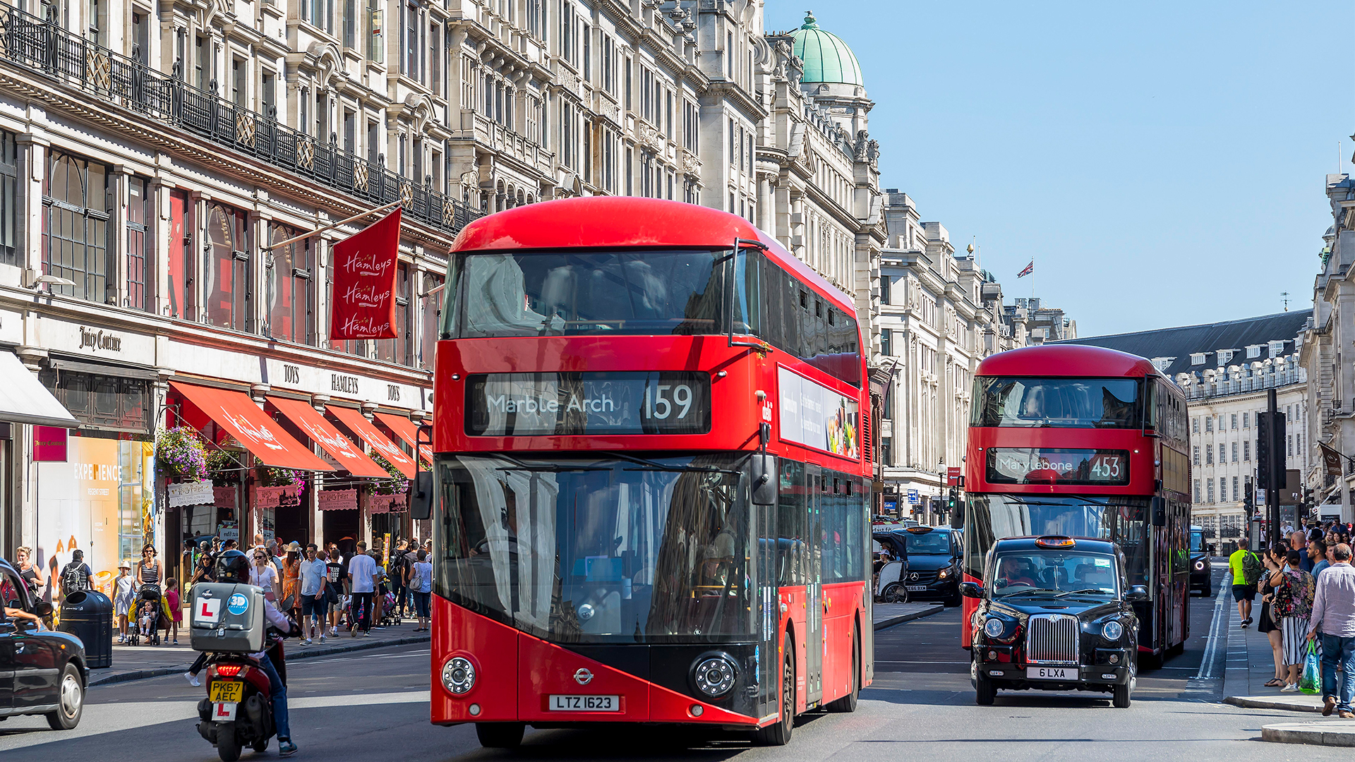 Doppeldeckerbusse in London | picture alliance / imageBROKER
