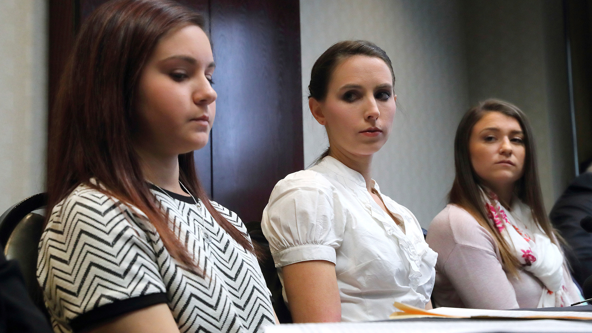 Kaylee Lorincz, Rachael Denhollander und Lindsey Lemke im Gerichtssaal. (Archivbild: 22. November 2017)