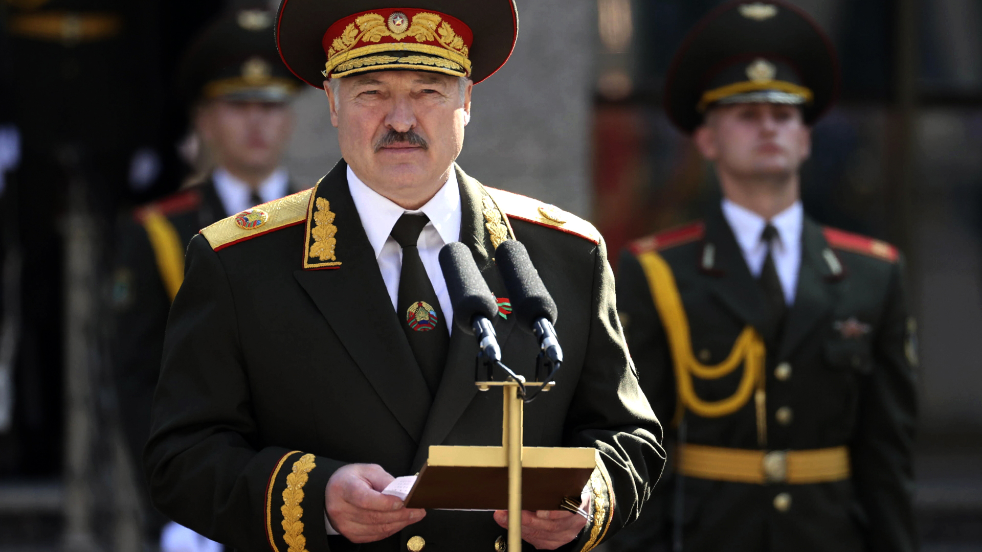 Der belarusische Staatschef Lukaschenko bei seiner Amtseinführung im September