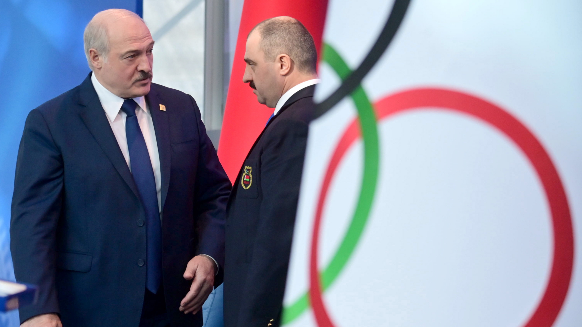Alexander und Viktor Lukaschenko im Gespräch | EPA