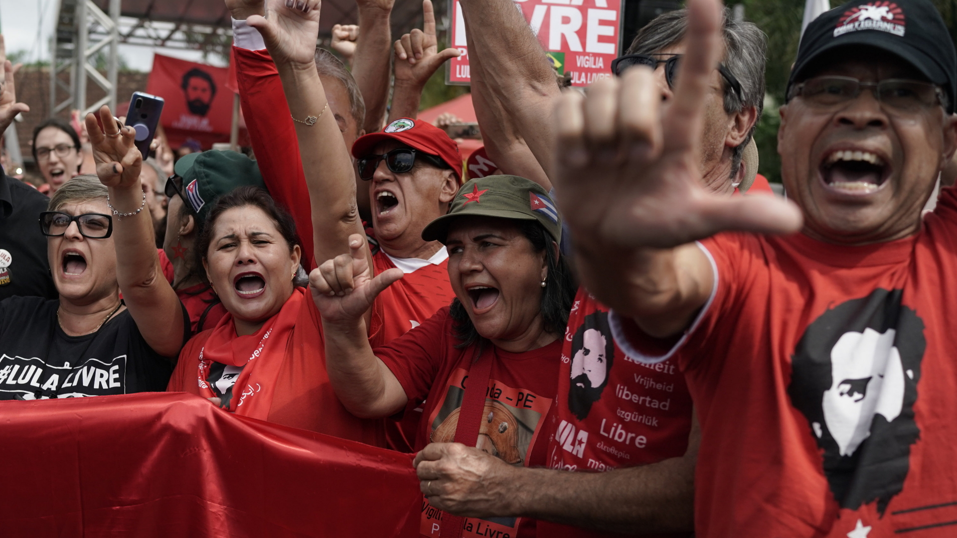 Lulas Anhänger feiern die Freilassung | dpa