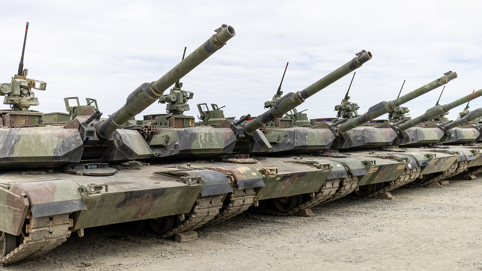  Panzer des Typs M1A2 "Abrams" stehen auf dem Gelände bei den US-Streitkräften in Grafenwöhr. (Aufnahme: Juli 2022) | dpa