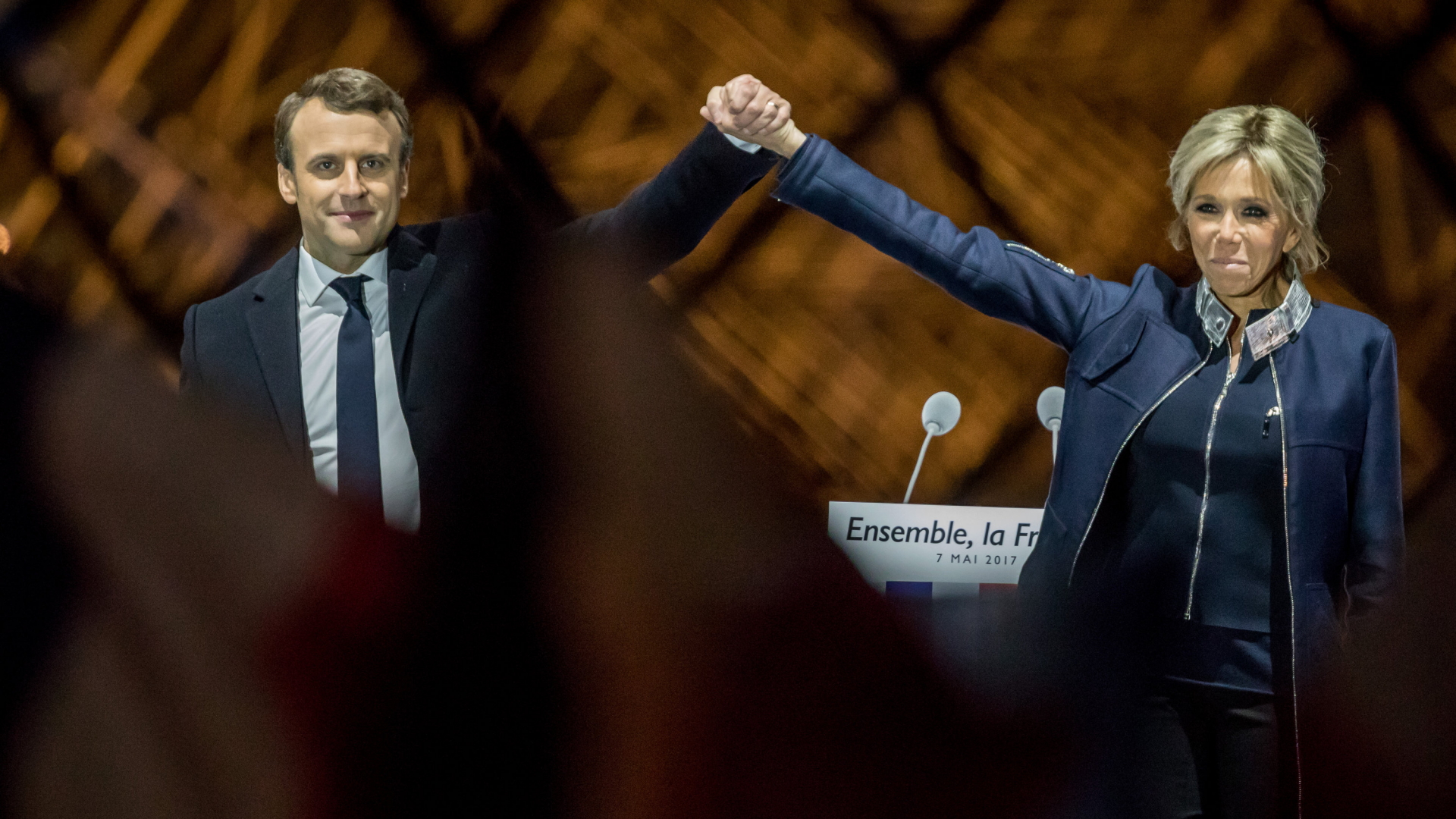 Macron mit seiner Frau nach dem Wahlsieg