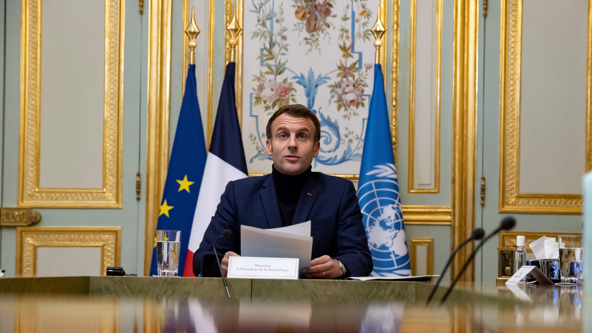 Frankreichs Präsident Emmanuel Macron spricht während einer Videokonferenz. | AFP