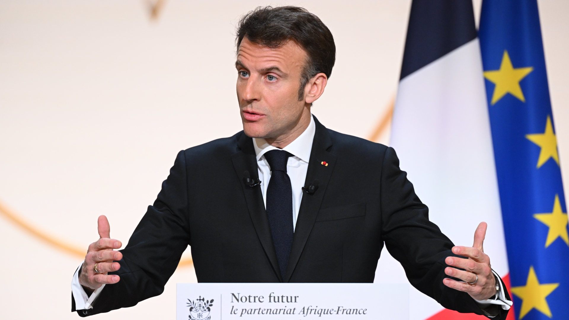 La France réduit la présence des troupes : Macron annonce un nouveau retrait militaire d’Afrique