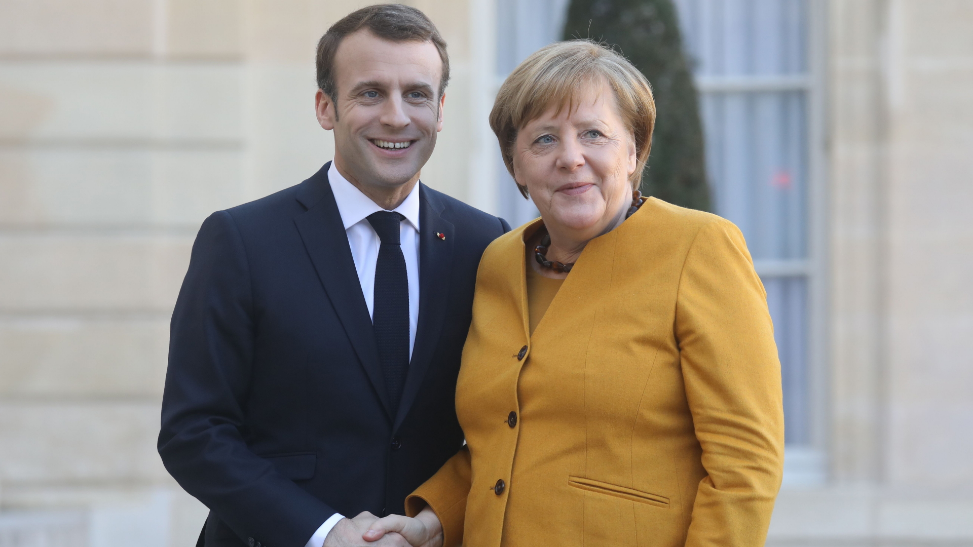 Bundeskanzlerin Angela Merkel und Frankreichs Präsident Emmanuel Macron in Paris | AFP