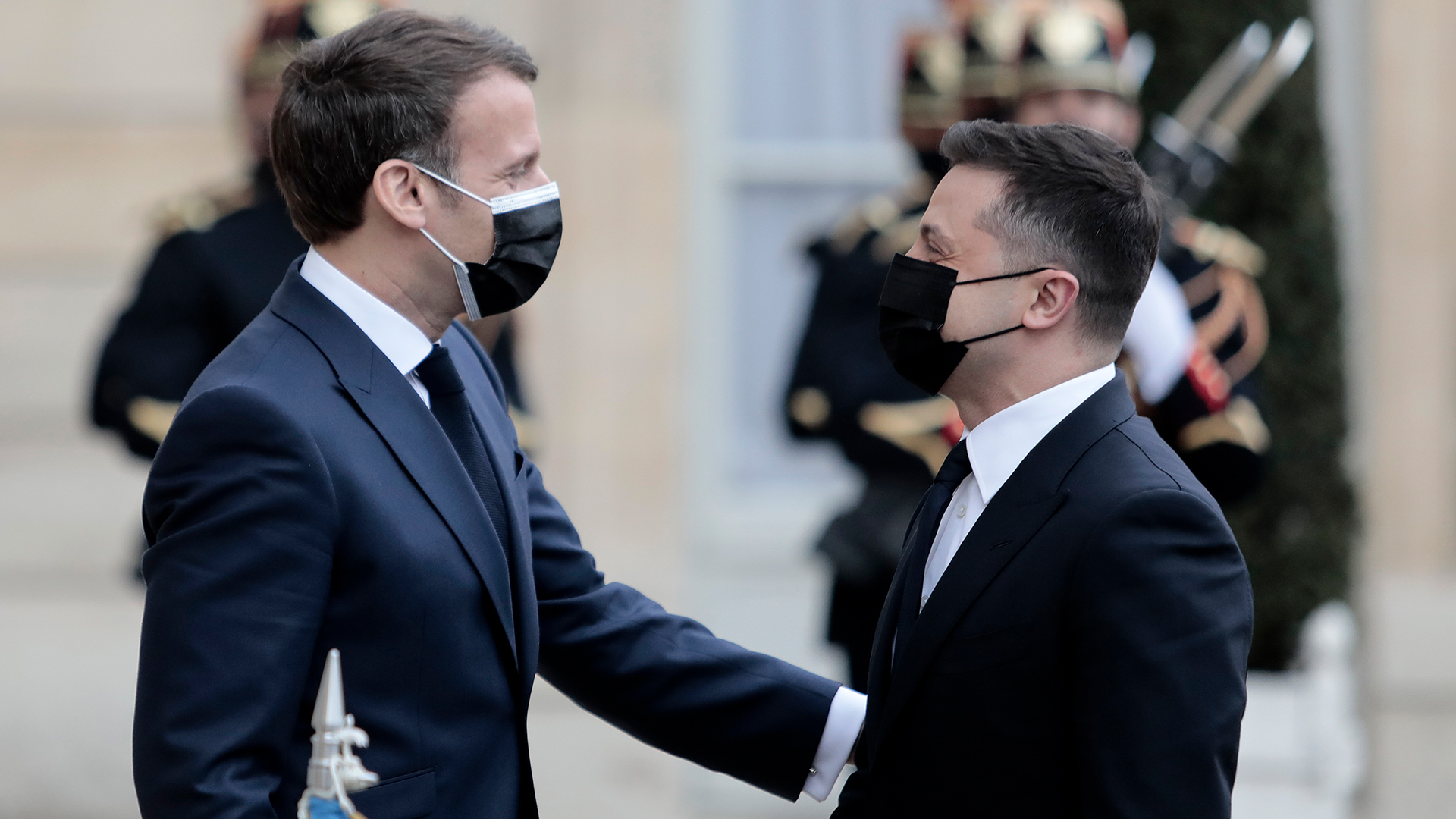 Emmanuel Macron und Wolodymyr Selensky  | dpa
