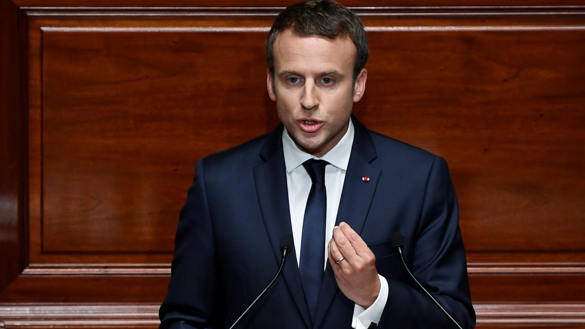 Emmanuel Macron spricht in Versaille