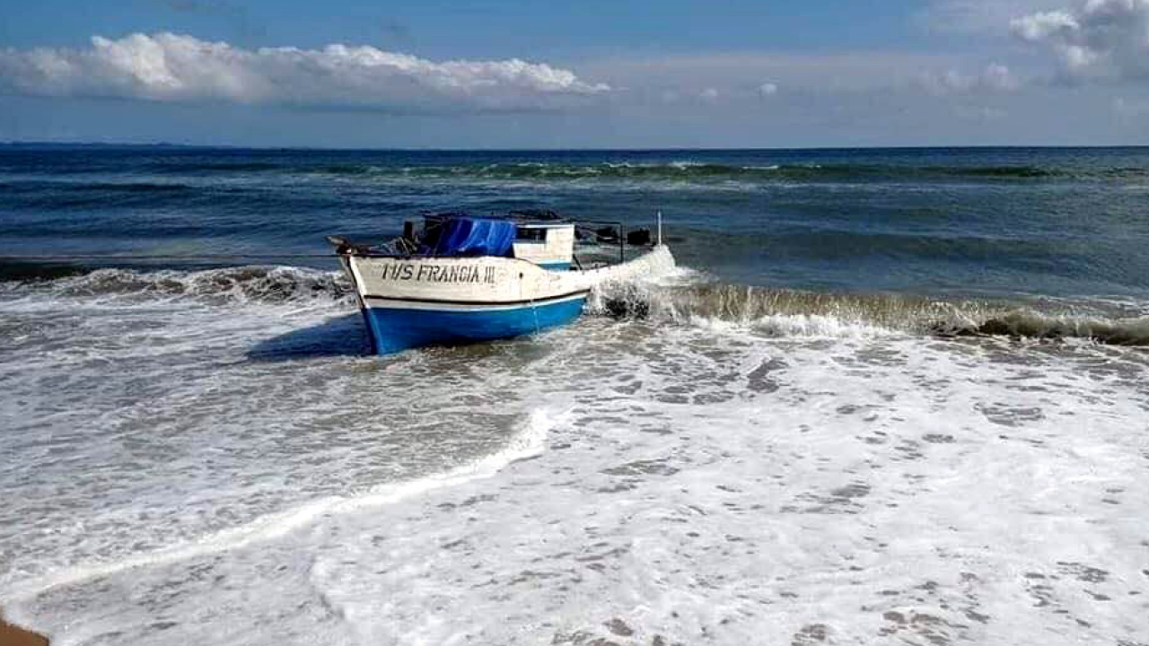 Das Wrack der "Francia" an der Küste Masagaskars | EPA