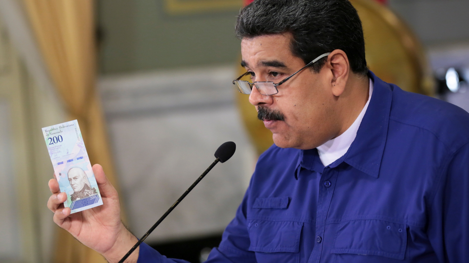 Venezuelas Staatschef Maduro präsentiert die neuen Banknoten | REUTERS