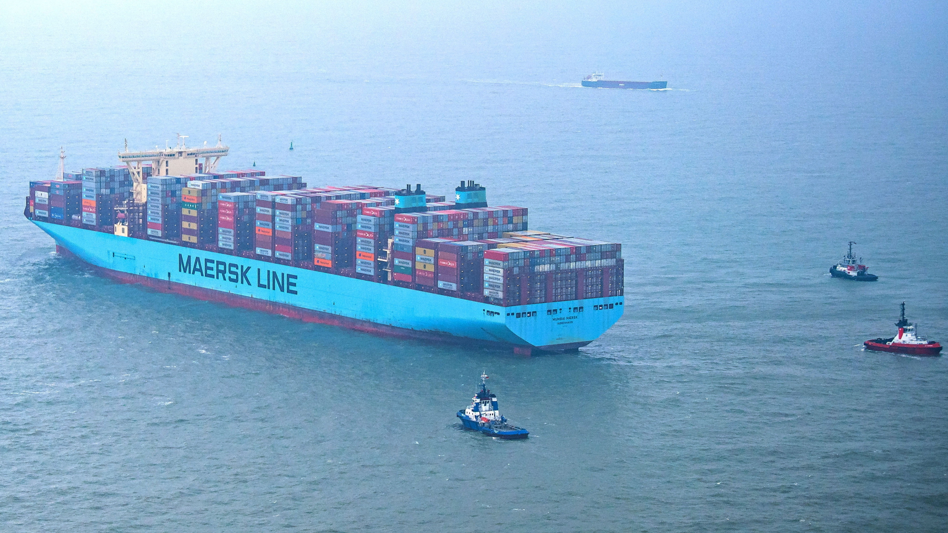 Das vor Wangerooge freigeschleppte Containerschiff der Maersk-Gruppe | dpa