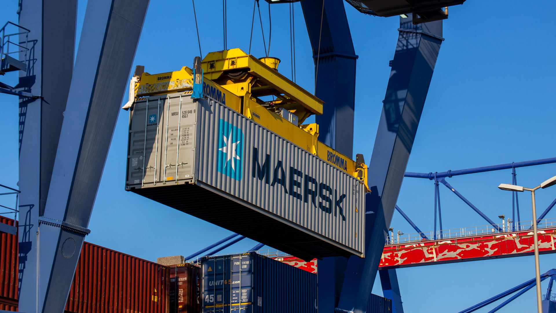 Maersk Container | picture alliance / CHROMORANGE