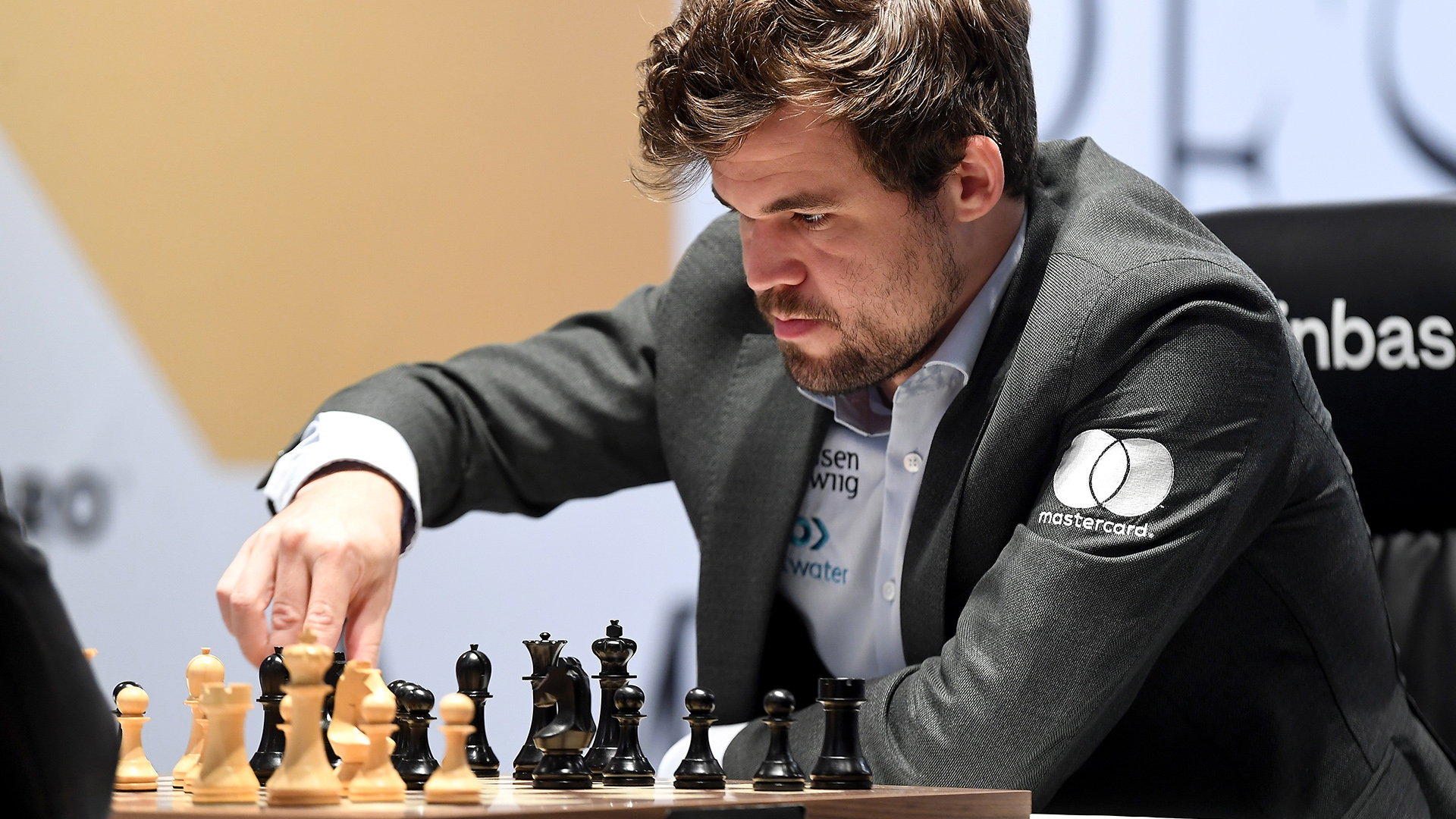Weltmeisterschaft in Dubai: Carlsen holt vierten WM-Titel im Schach