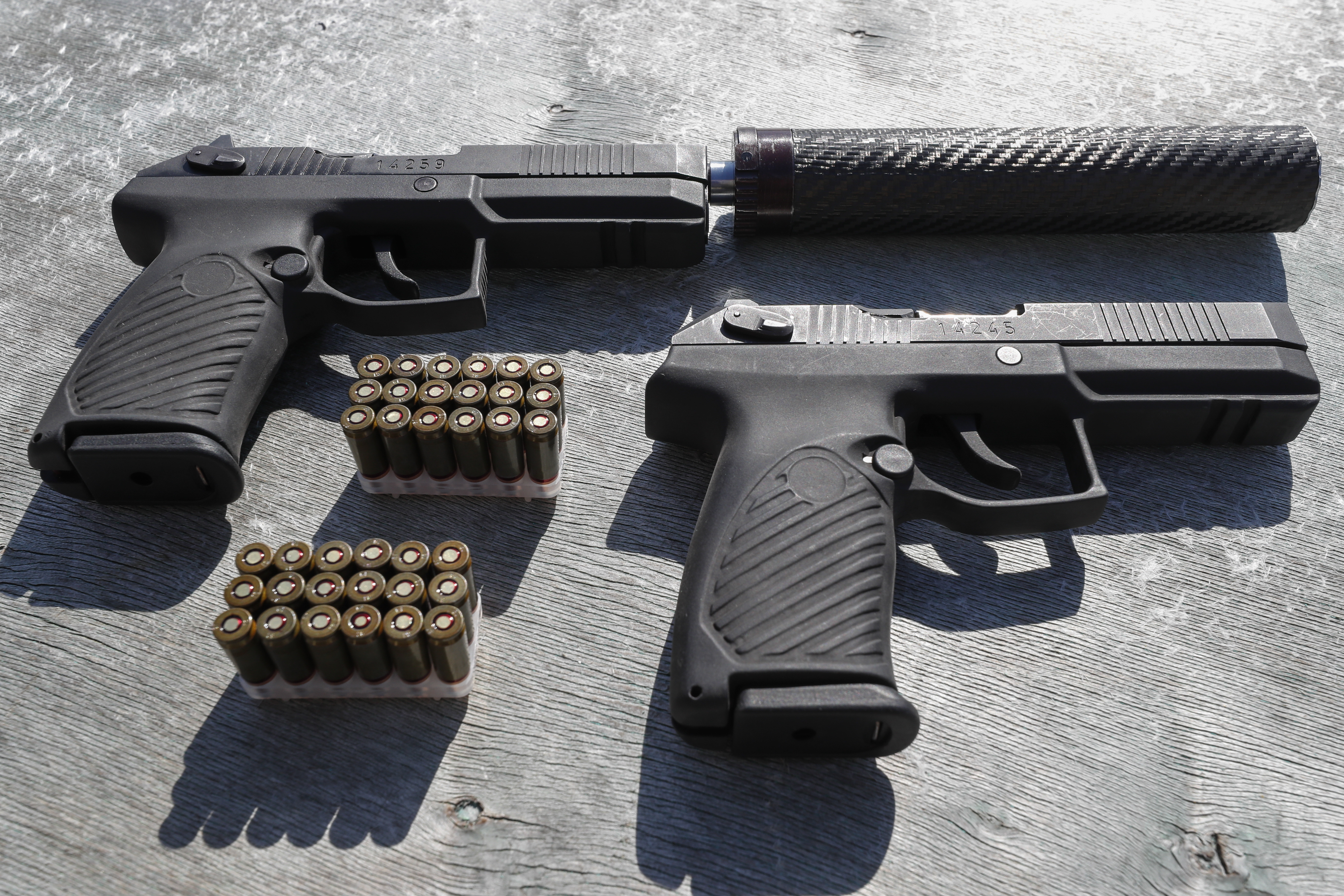Makarow-Pistole mit Schalldämpfer (Symbolbild)| Bildquelle: picture alliance/dpa
