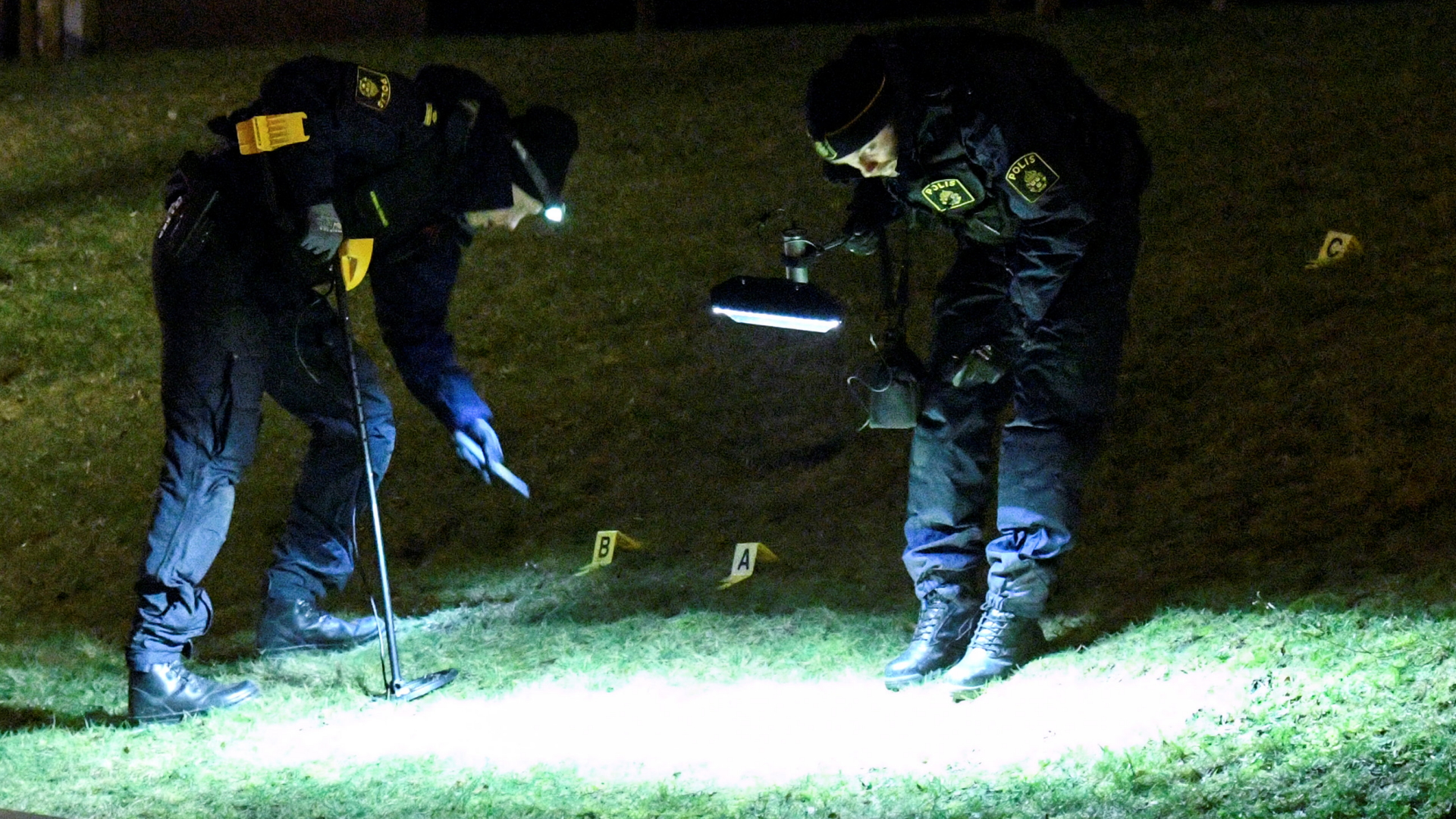 Polizisten untersuchen Mord-Tatort in Malmö | REUTERS
