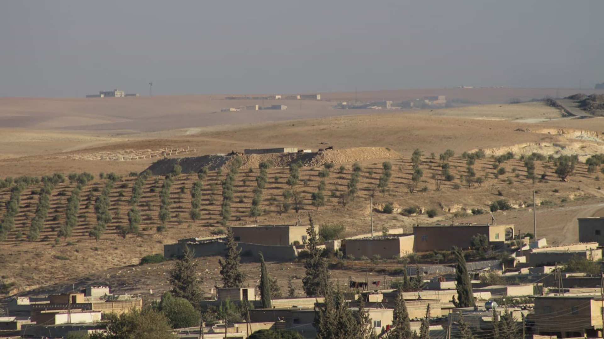 Landschaft um die syrische Stadt Manbidsch | Bildquelle: picture alliance / AA
