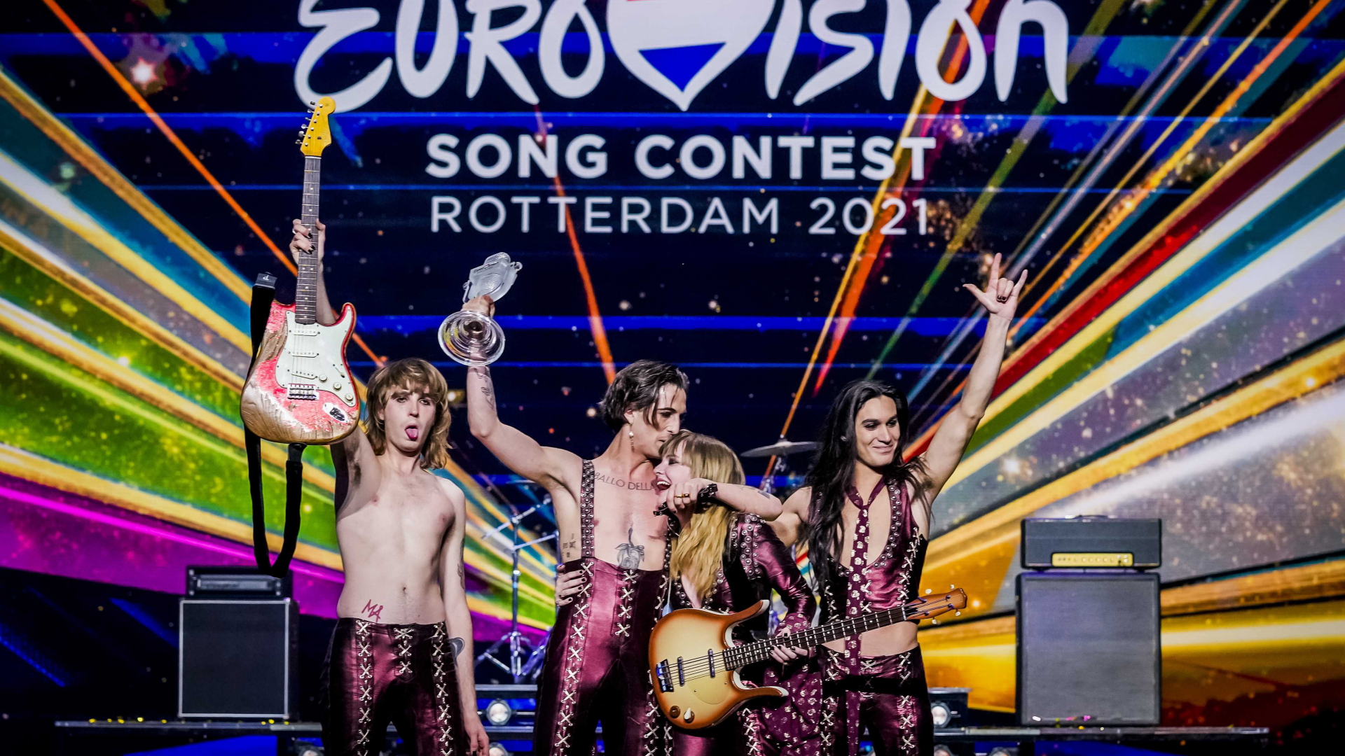 Die Glamrock-Band Maneskin aus Italien feiert beim diesjährigen European Song Contest in Rotterdam auf der Bühne ihren ersten Platz. | EPA