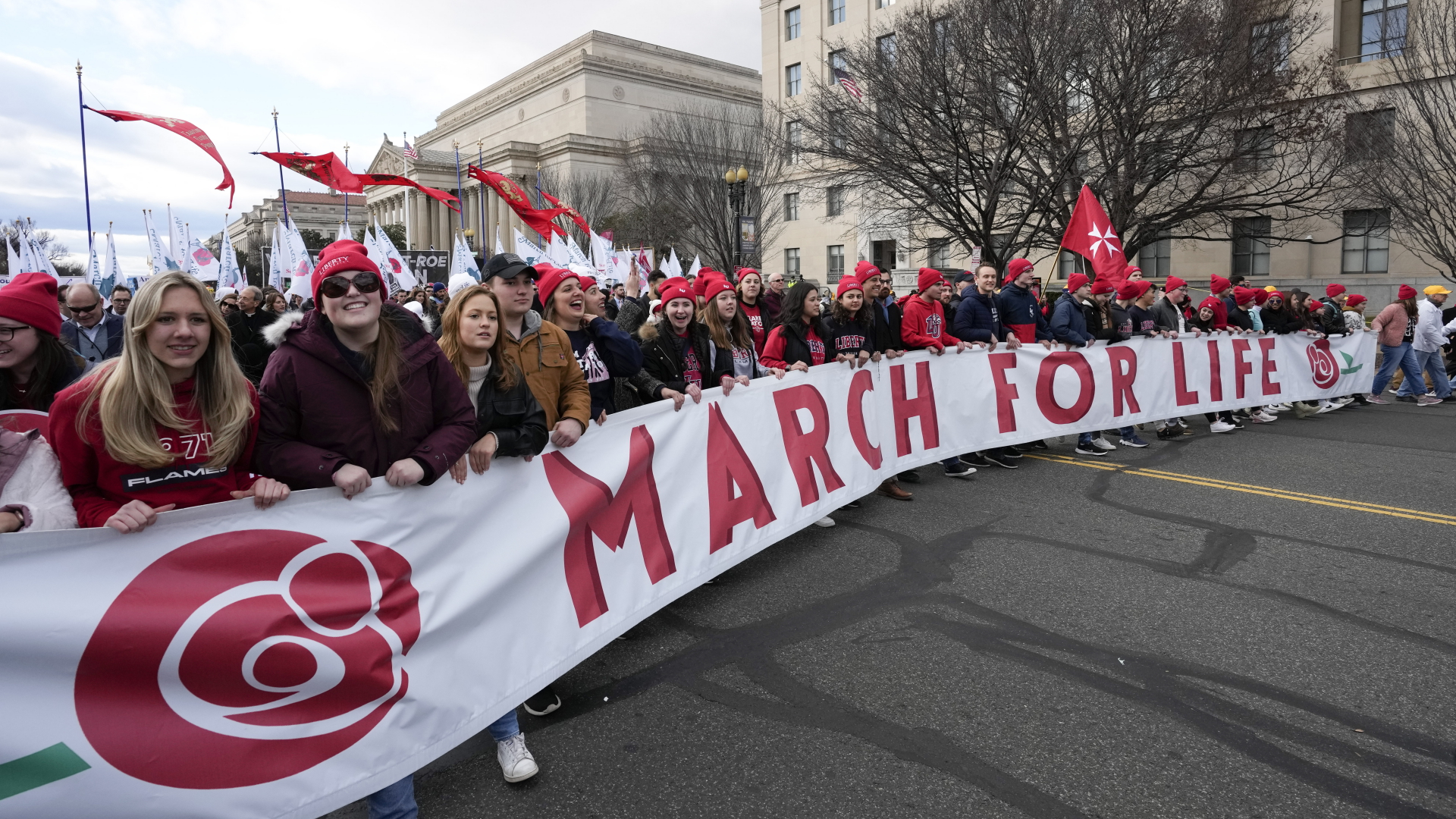 Abtreibungsgegner nehmen an der Demonstration "March for Life" ("Marsch für das Leben") und marschieren in Richtung des Obersten Gerichtshofs der USA.  | dpa