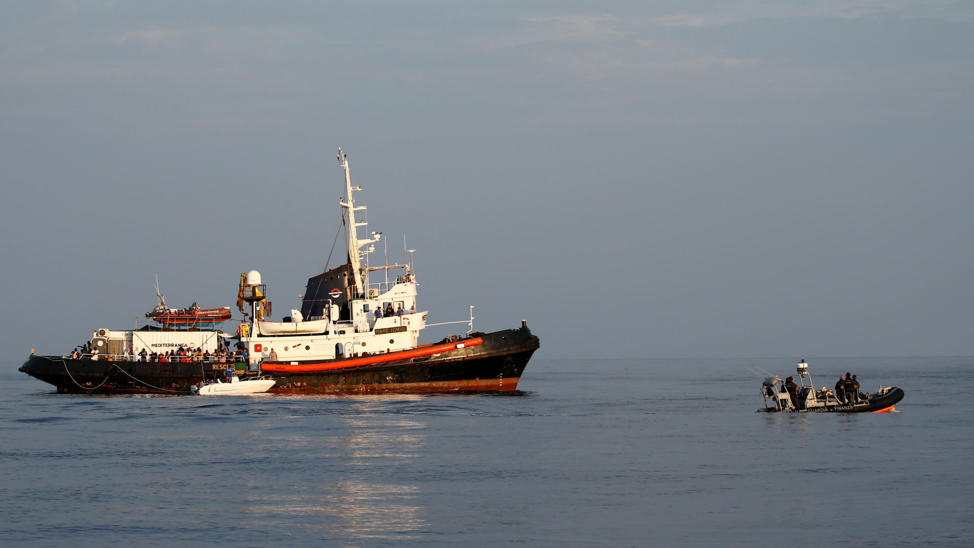 Die "Mare Jonio" im Mittelmeer | REUTERS