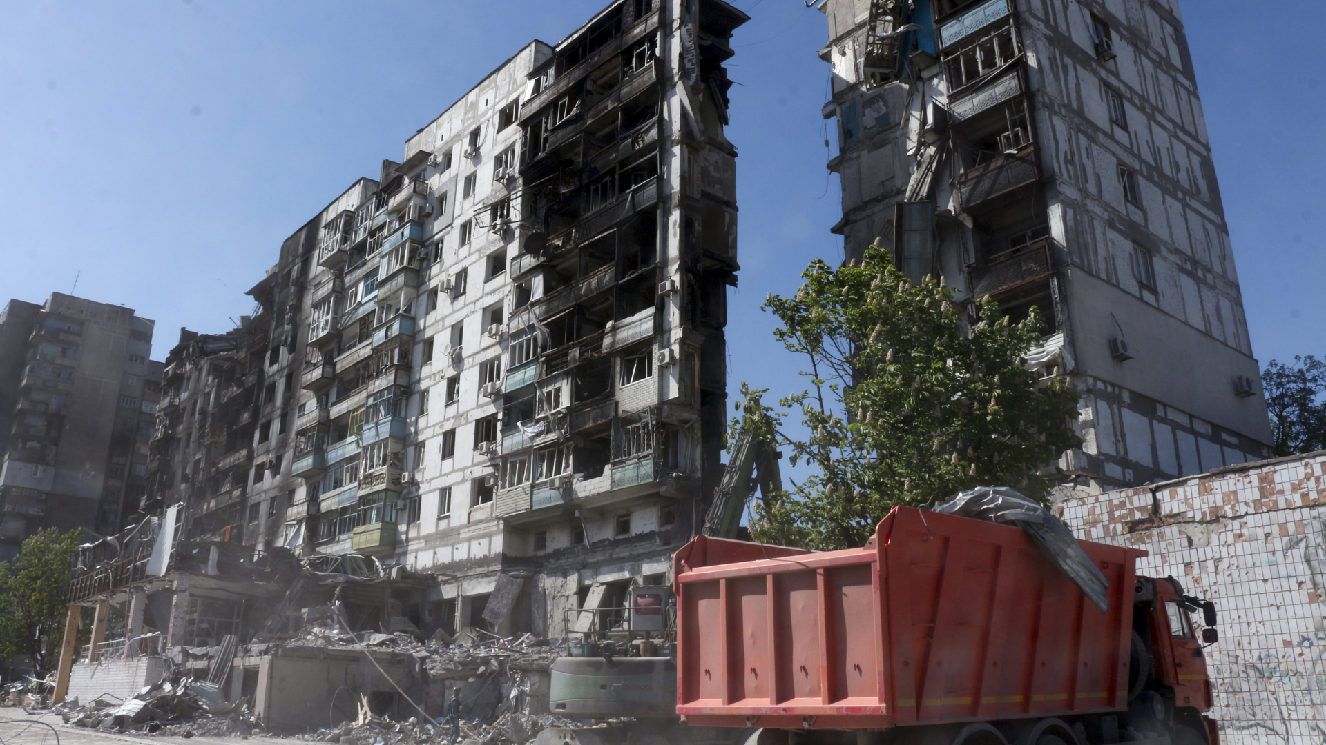 Ein zerstörtes Gebäude in Mariupol