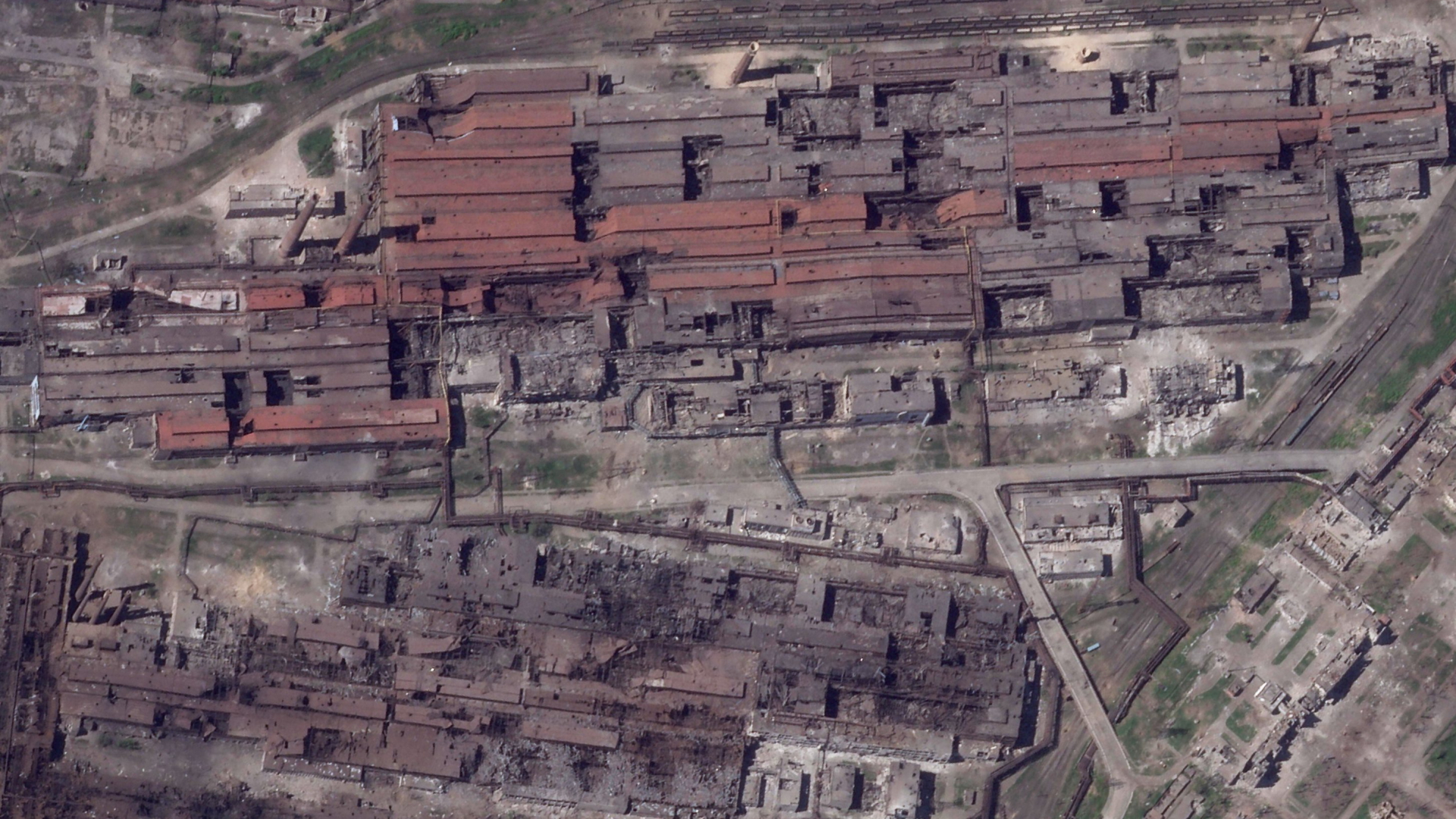 Blick auf das Gelände der Asowstahl-Fabrik in Mariupol (Ukraine) | AP