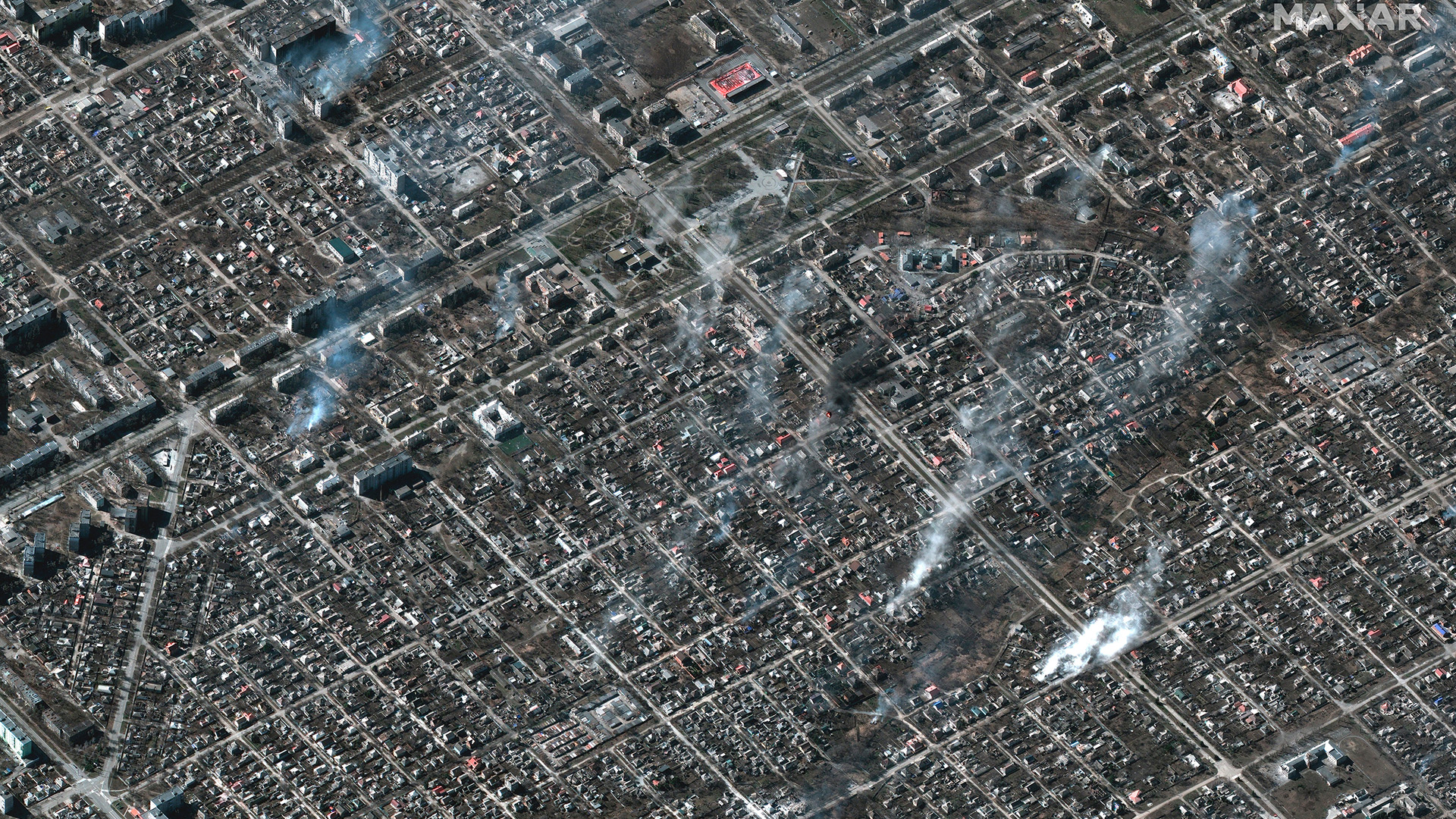 Satellitenbild von brennenden Gebäuden in Mariupol