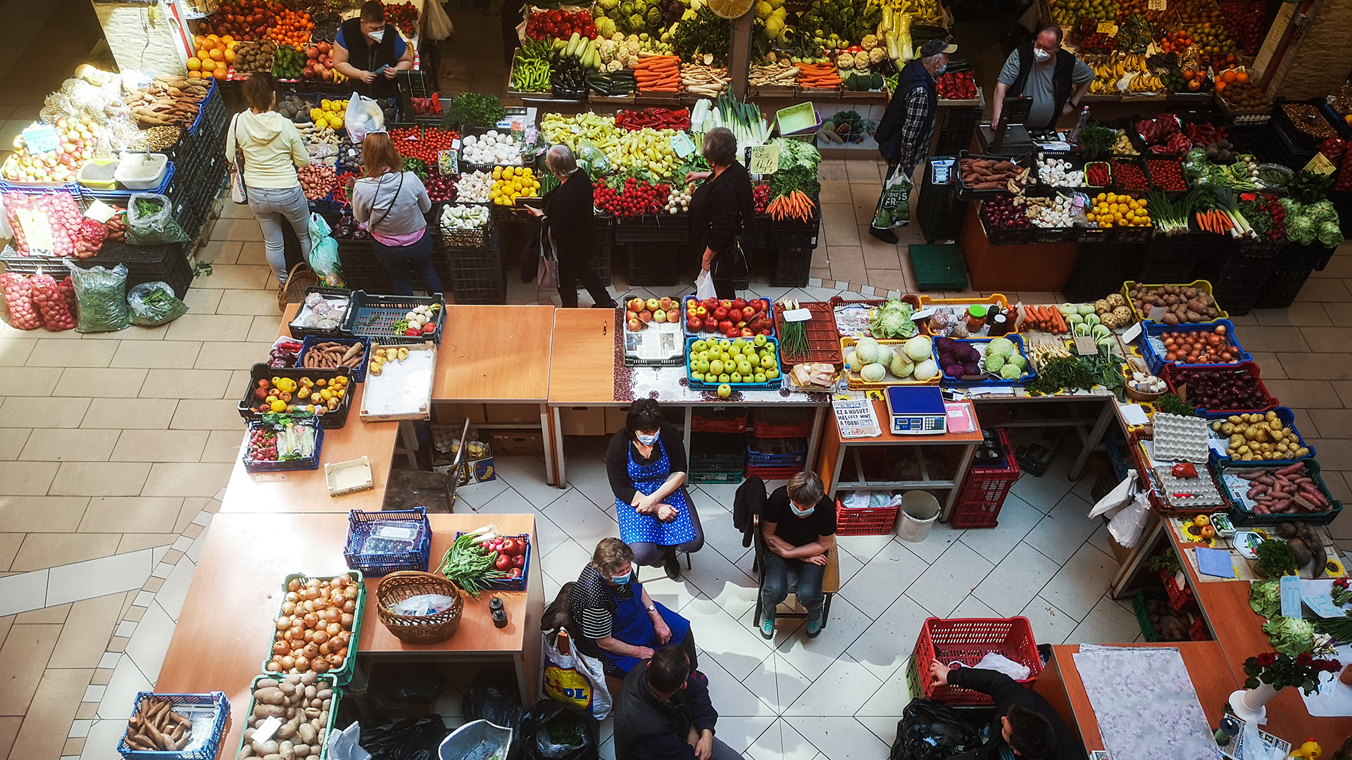 Marktstände mit Obst und Gemüse in Budapest | picture alliance/dpa/Sputnik
