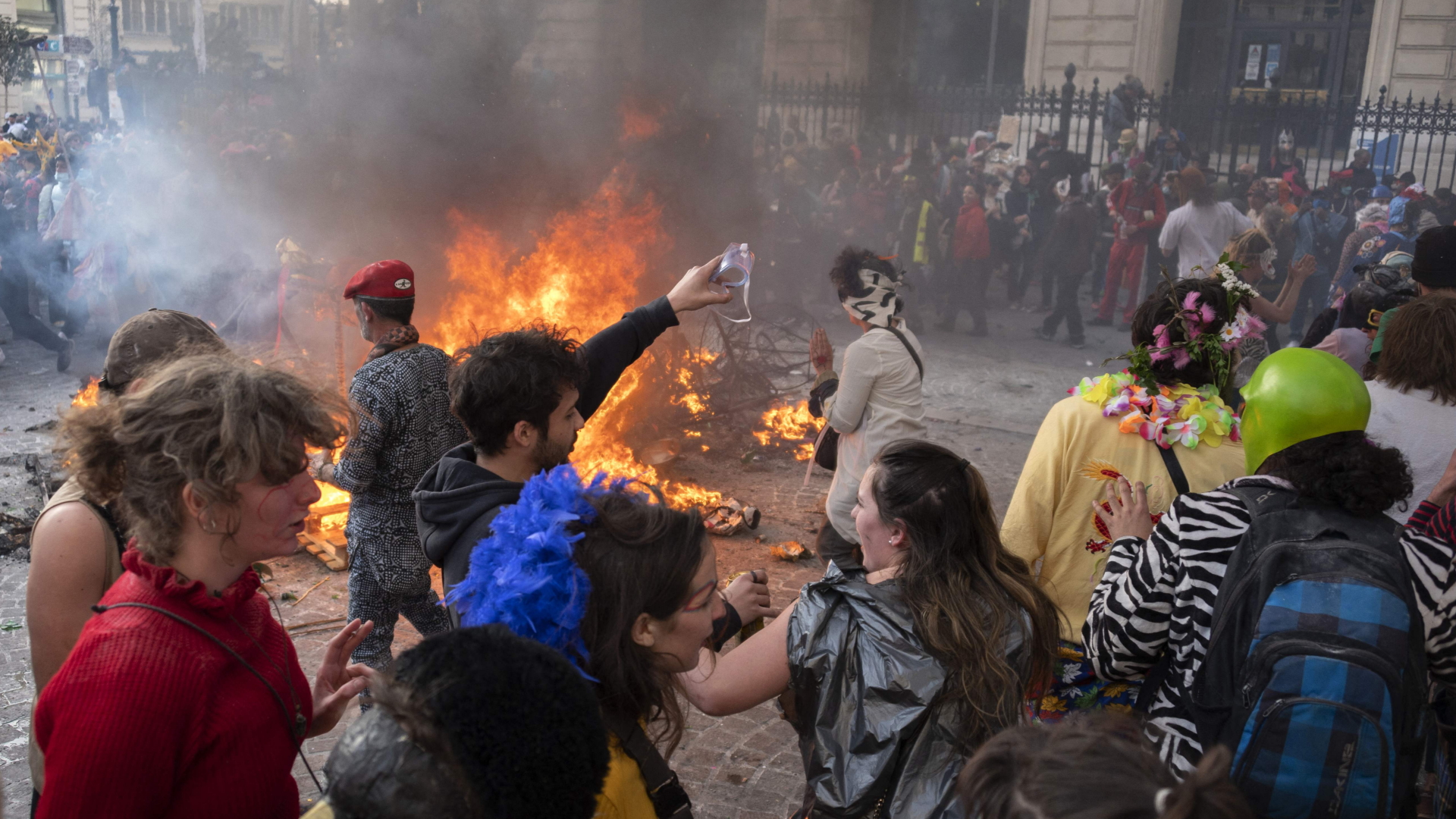 Menschen feiern illegal ein Fest in Marseille | AFP