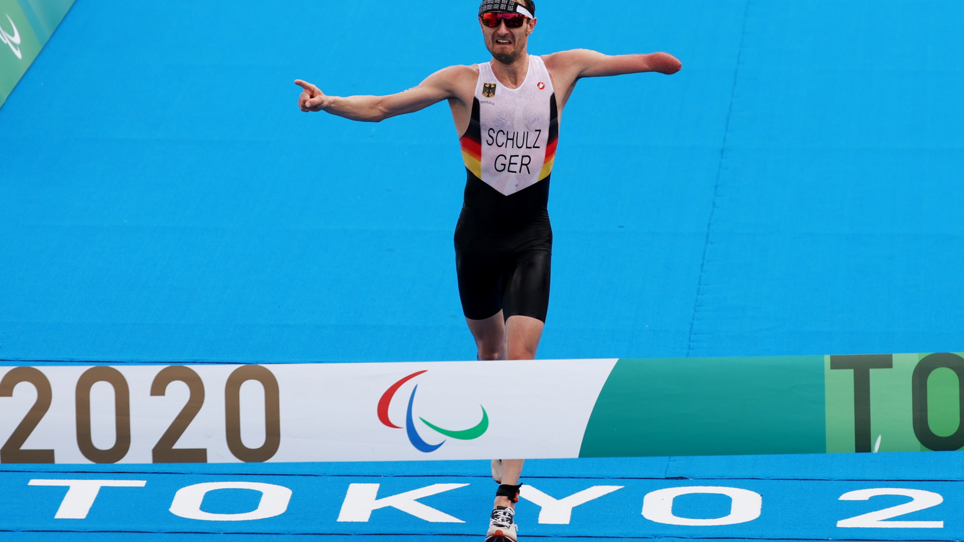 Triathlet Martin Schulz hat bei den Paralympischen Spielen in Tokio das erste deutsche Gold gewonnen. | REUTERS