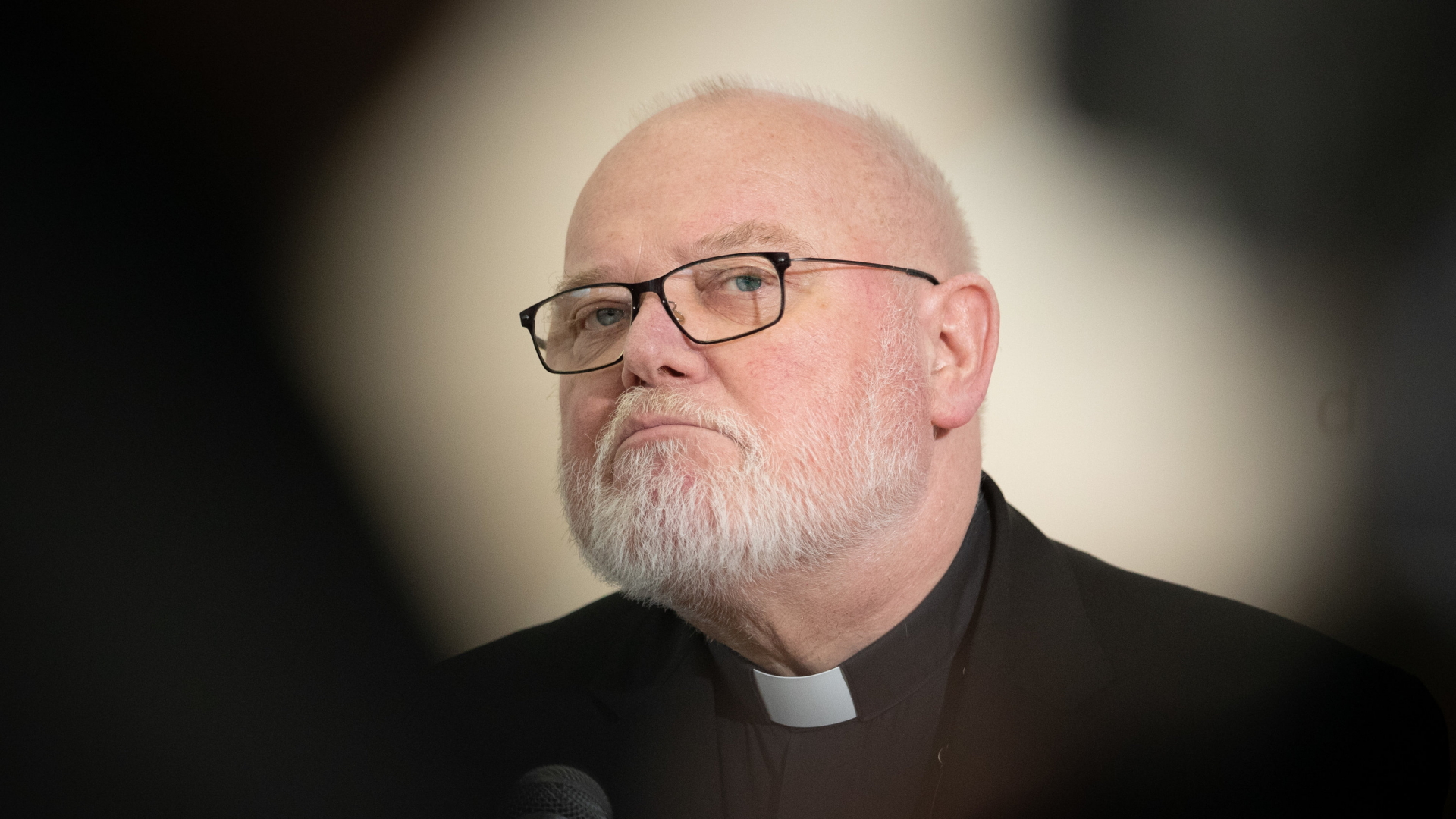  Erzbischof Reinhard Kardinal Marx spricht zum Auftakt der Frühjahrsvollversammlung der Deutschen Bischofskonferenz bei einer Pressekonferenz. | dpa
