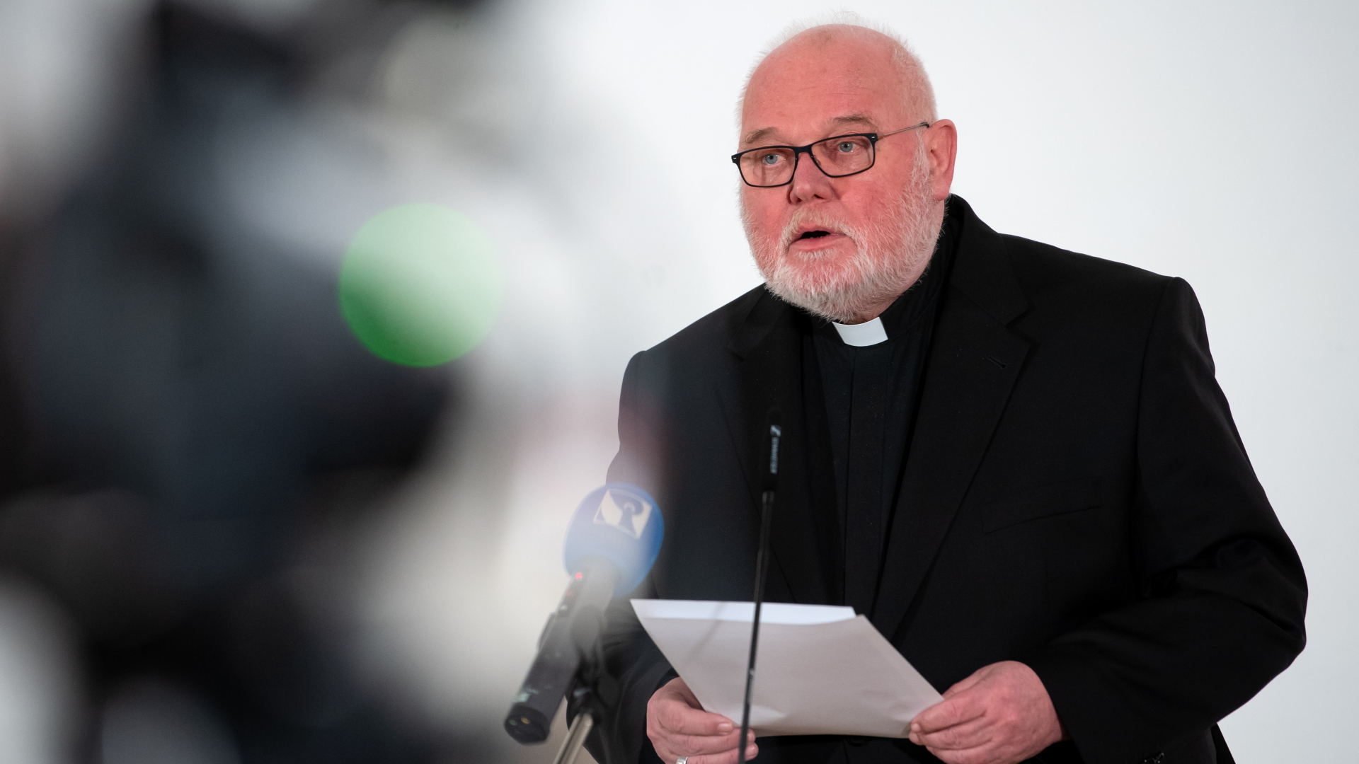Kardinal Reinhard Marx gibt nach der Vorstellung eines Gutachtens zu Fällen von sexuellem Missbrauch im katholischen Erzbistum München und Freising ein Pressestatement. | dpa