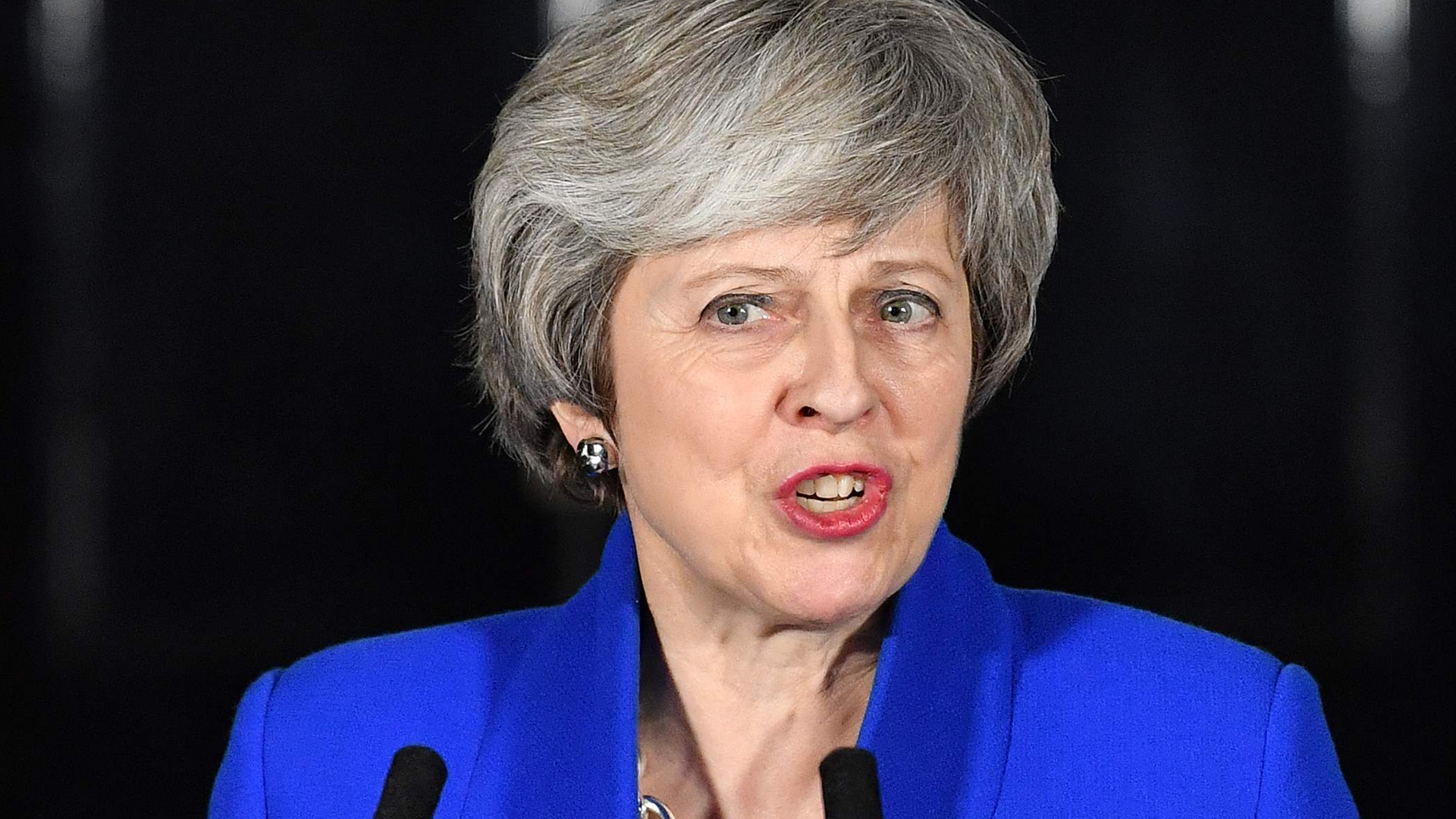 Großbritanniens Premierminister Theresa May spricht vor dem Regierungssitz in London | AFP