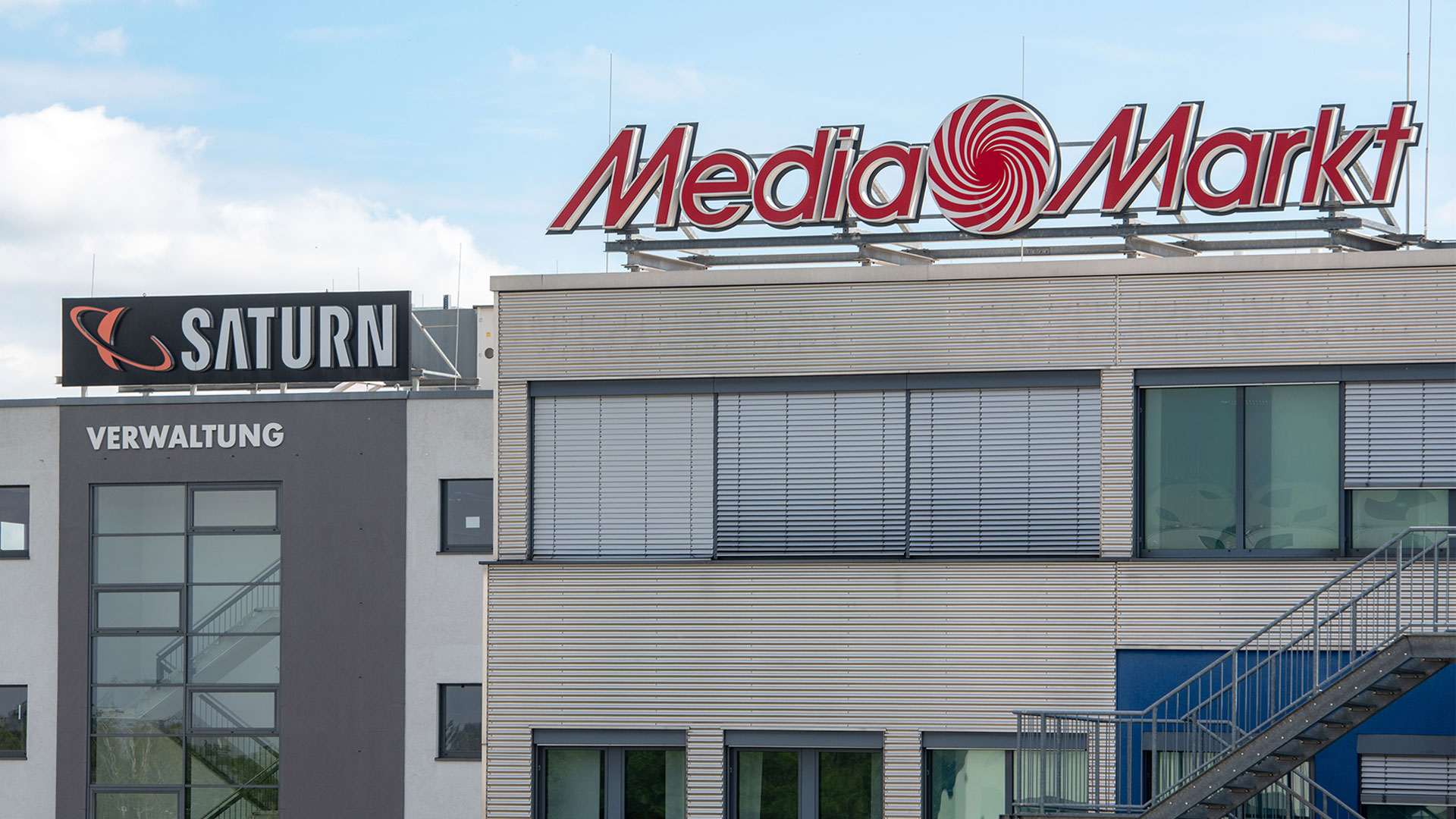 Logos von Media Markt und Saturn auf einem Verwaltungsgebäude | picture alliance/dpa