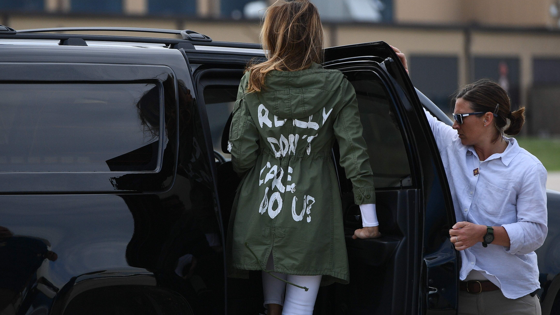 First Lady Melania Trump trägt eine Jacke mit der Aufschrift "I really don't care, do u?" | AFP