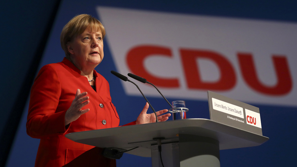 Kanzlerin Merkel am Rednerpult beim Bundesparteitag der CDU | REUTERS