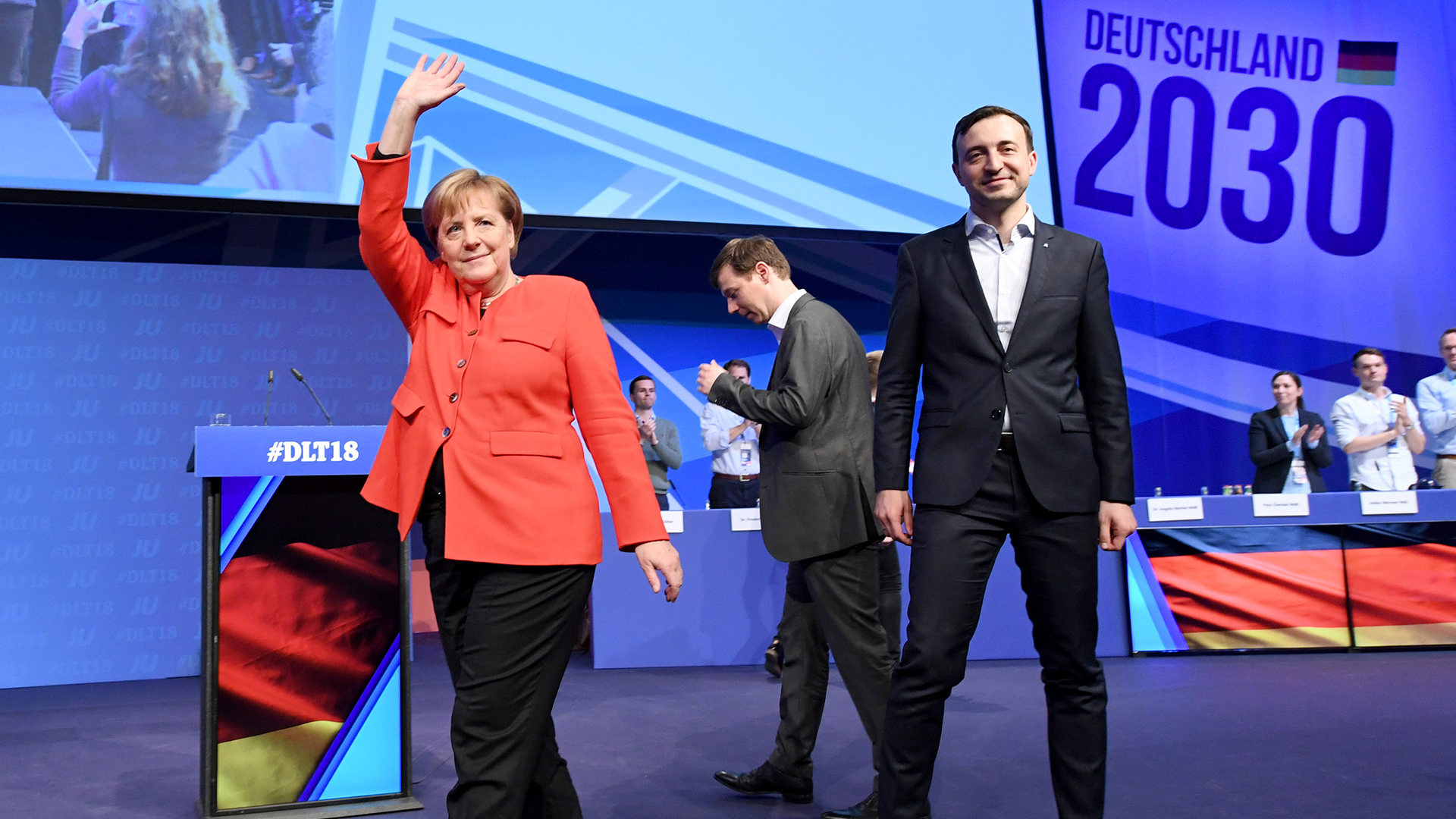 Bundeskanzlerin Angela Merkel auf dem Deutschlandtag der Jungen Union (JU) in der Kieler Sparkassen-Arena.  | Bildquelle: dpa
