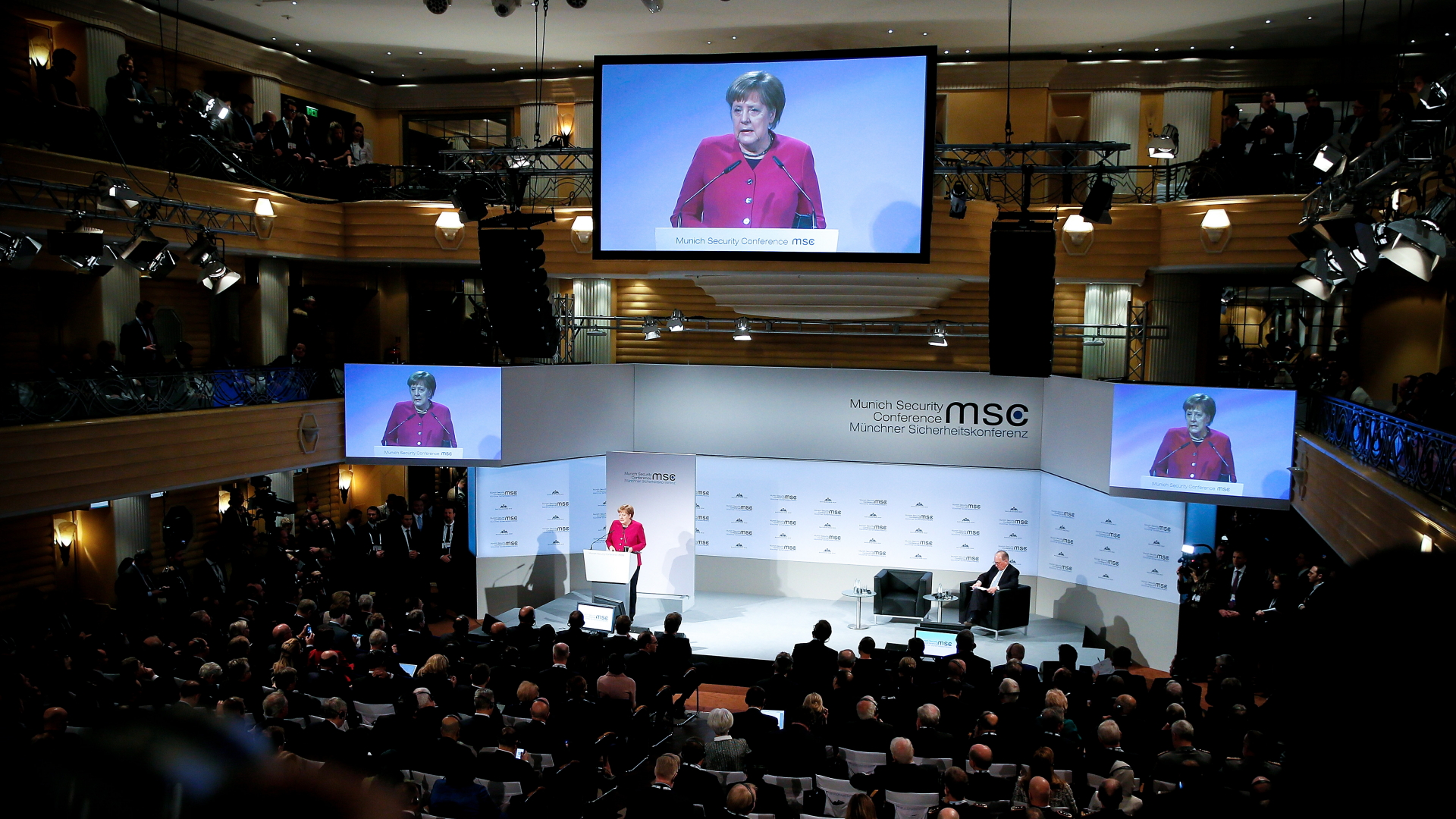 Merkel spricht bei der Münchner Sicherheitskonferenz | RONALD WITTEK/EPA-EFE/REX
