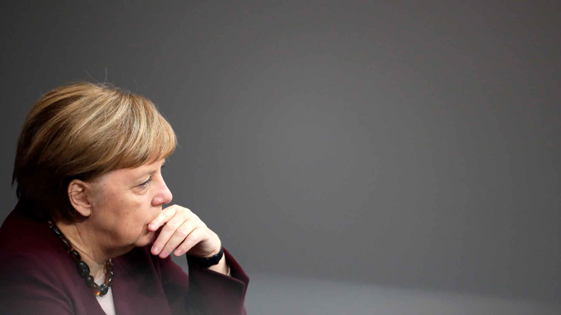 Kanzlerin Merkel im Bundestag | REUTERS