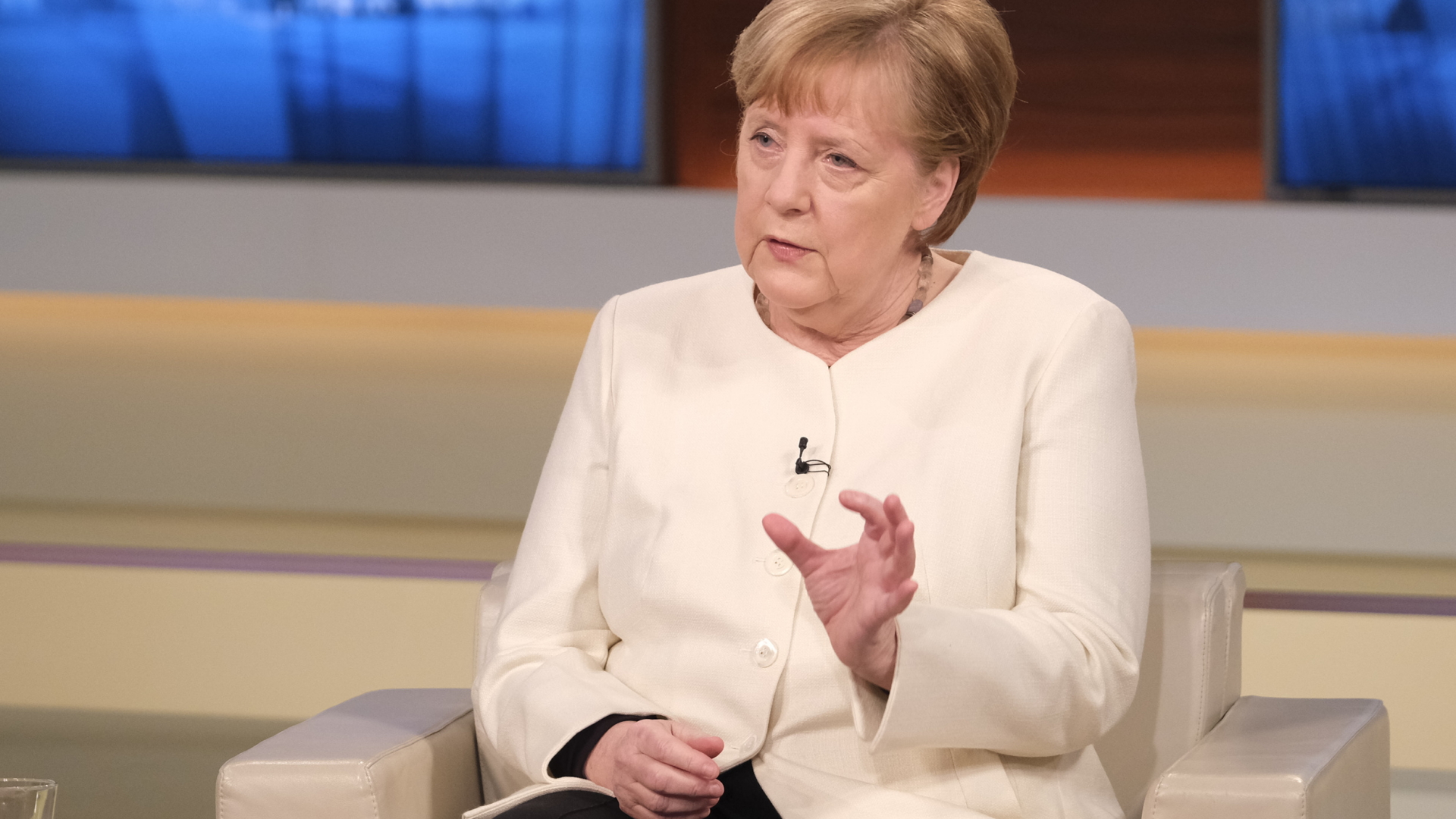 Kanzlerin Merkel bei Anne Will