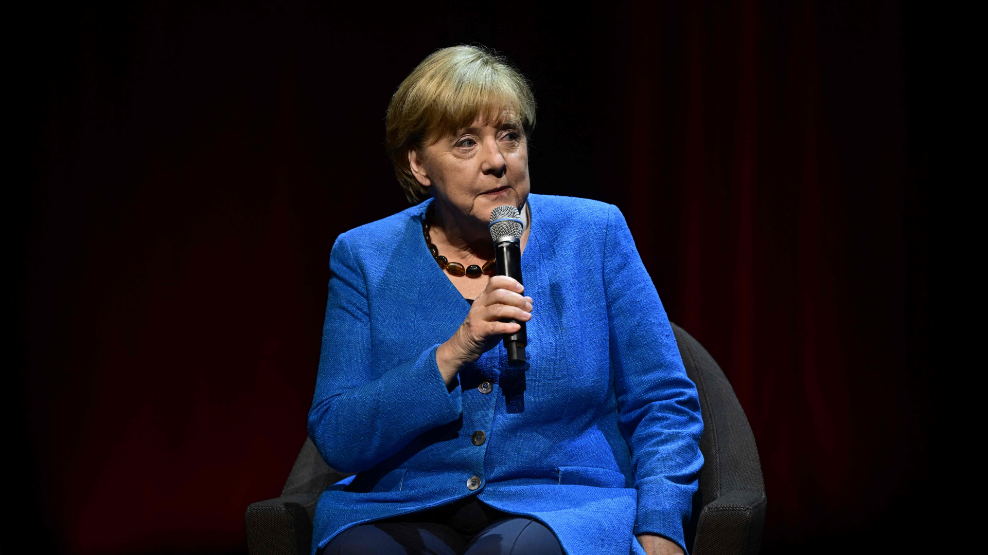 Angela Merkel im Berliner Ensemble | AFP