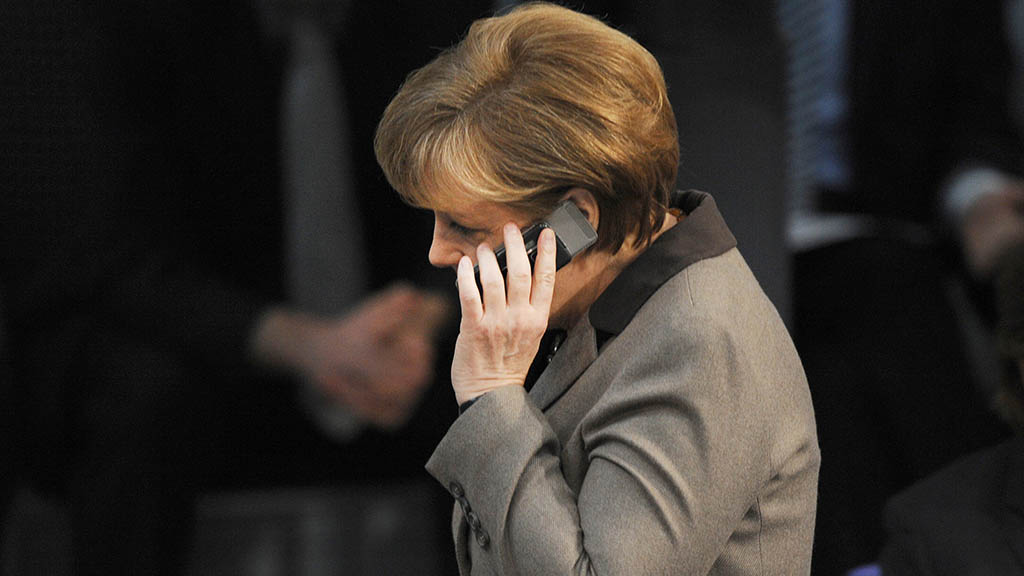 Merkel telefoniert | dpa